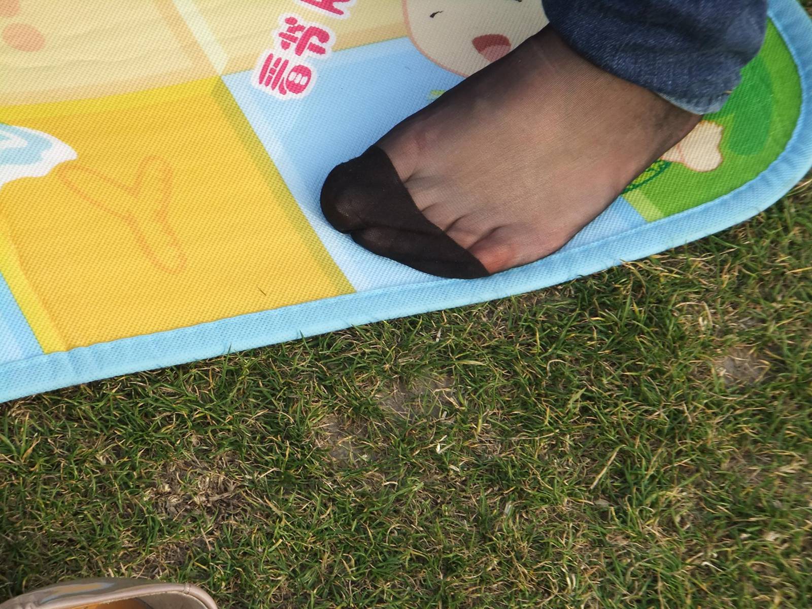 图片[40]-自由摄影 No.264 气质少父草地抓拍 [84P] – 速更版-美库