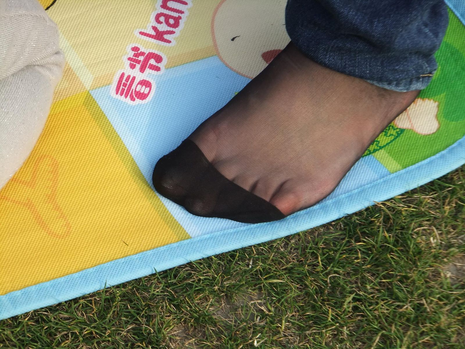 图片[43]-自由摄影 No.264 气质少父草地抓拍 [84P] – 速更版-美库