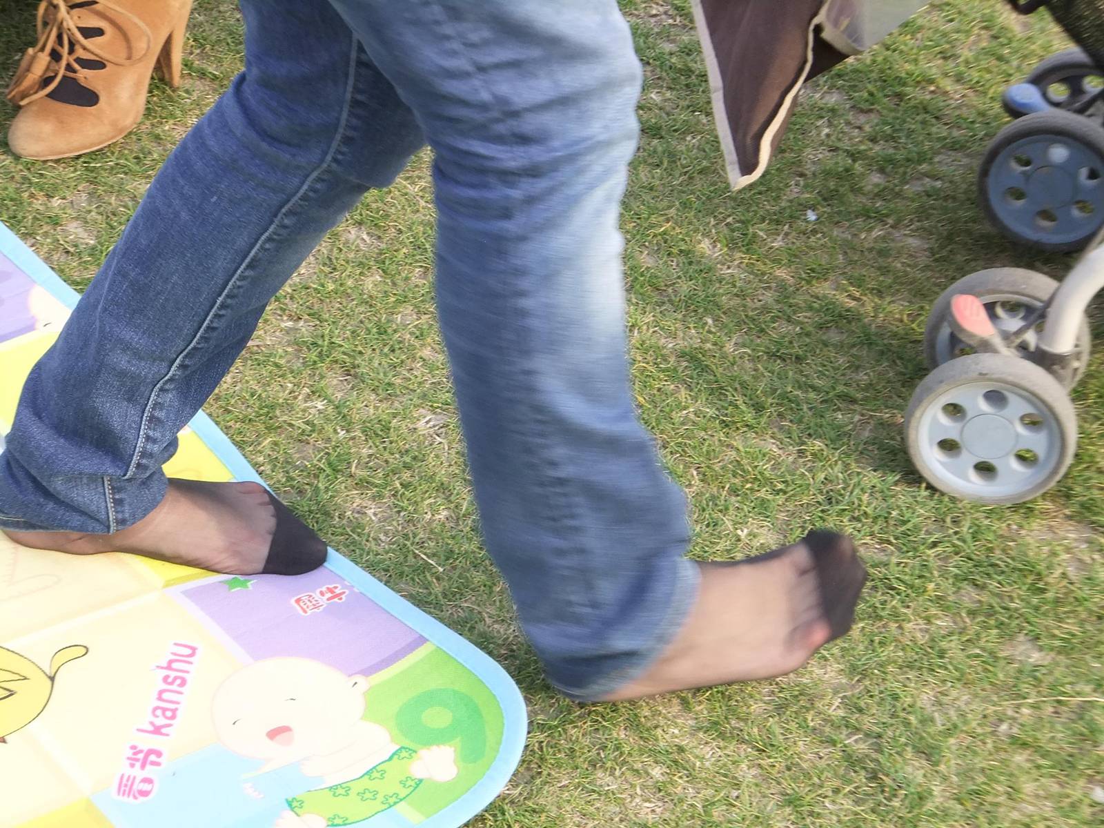 图片[51]-自由摄影 No.264 气质少父草地抓拍 [84P] – 速更版-美库