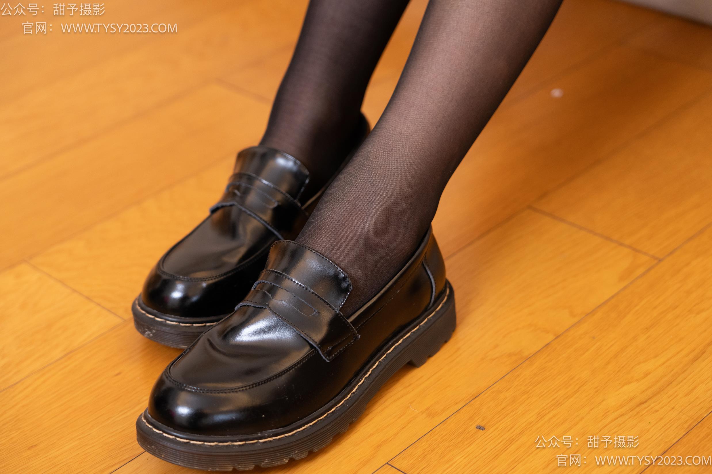 图片[32]-甜予摄影 NO.030 璇璇-皮鞋、黑丝、裸足[122P] – 速更版-美库