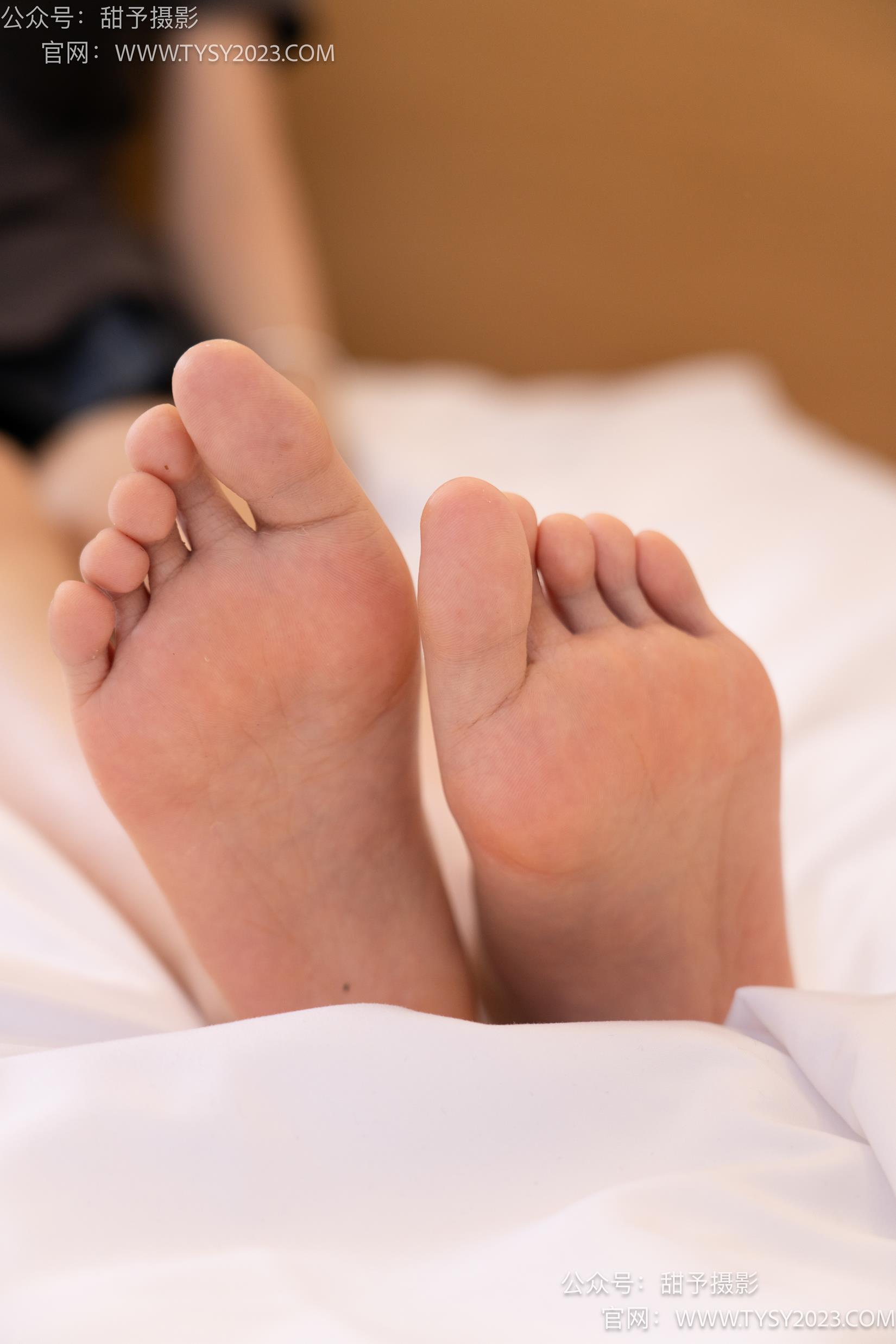 图片[110]-甜予摄影 NO.030 璇璇-皮鞋、黑丝、裸足[122P] – 速更版-美库