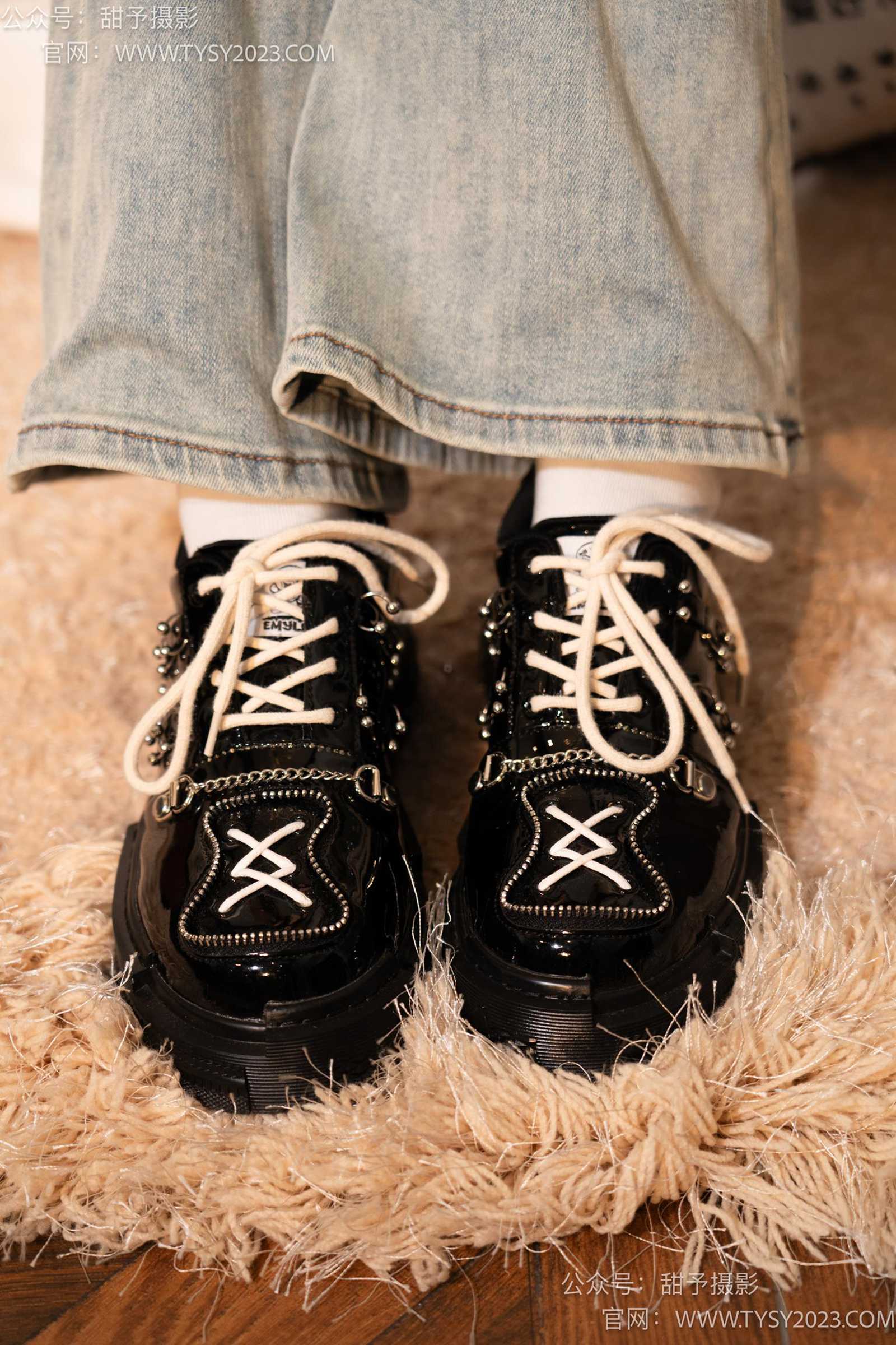 图片[37]-甜予摄影 NO.031 小野-皮鞋、白棉袜、油量灰丝[129P] – 速更版-美库