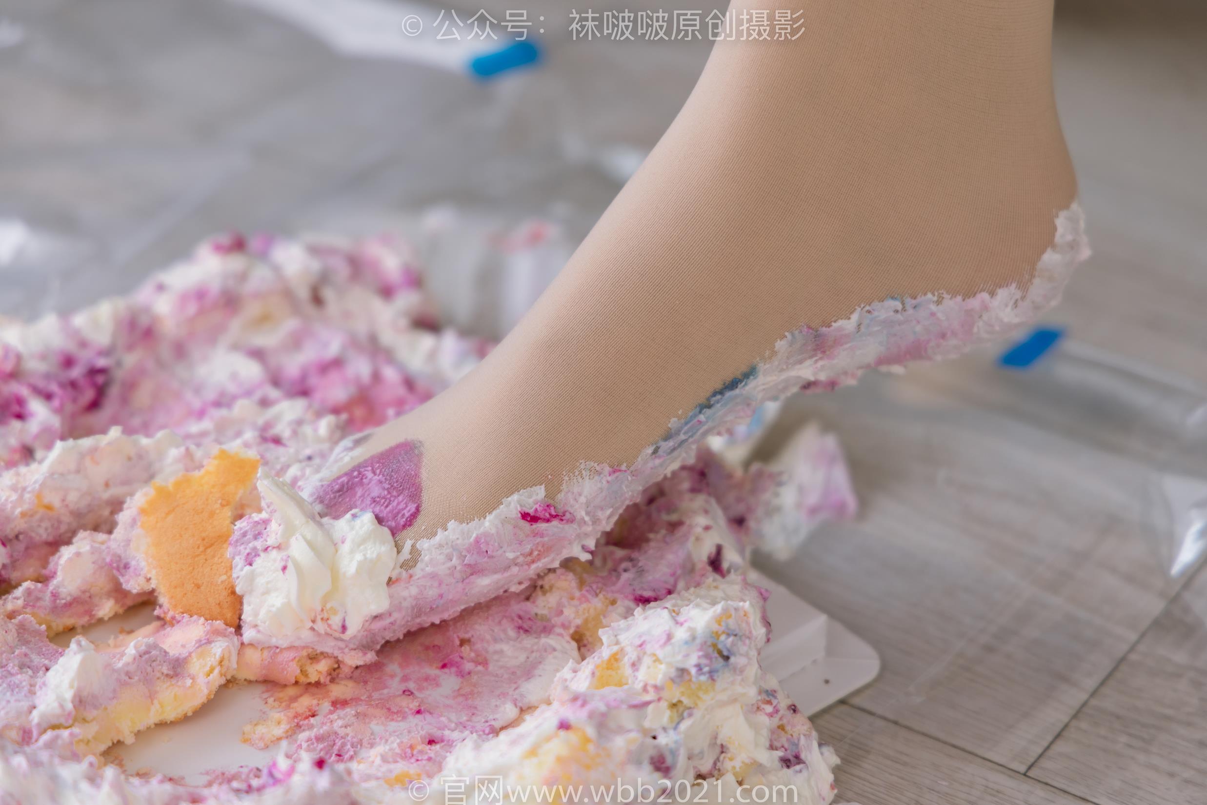 图片[134]-[BoBoSocks袜啵啵]NO.408 小甜豆-高跟鞋、厚肉丝、丝袜和裸足踩奶油蛋糕和泡芙剧情[157P] – 速更版-美库