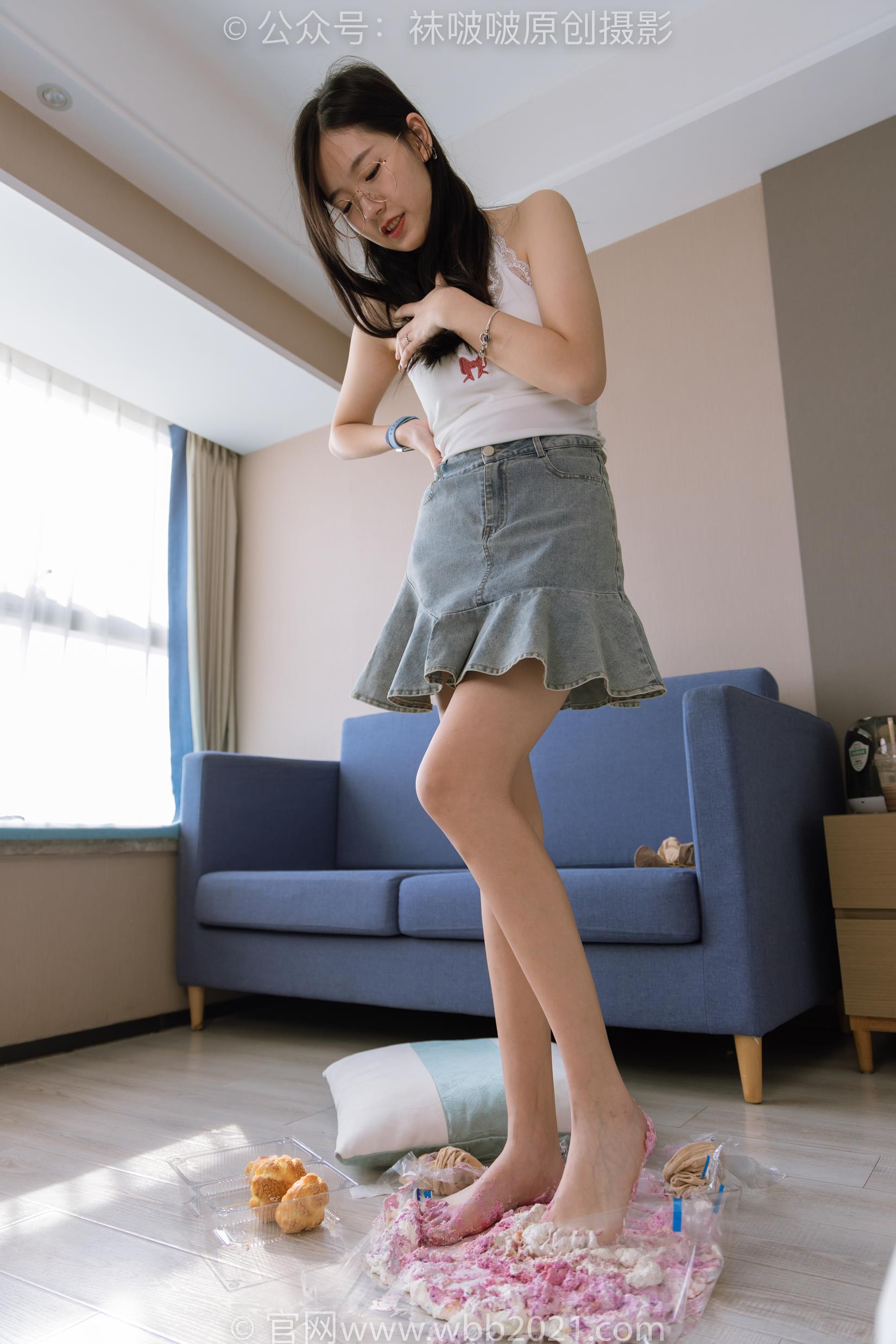 图片[141]-[BoBoSocks袜啵啵]NO.408 小甜豆-高跟鞋、厚肉丝、丝袜和裸足踩奶油蛋糕和泡芙剧情[157P] – 速更版-美库