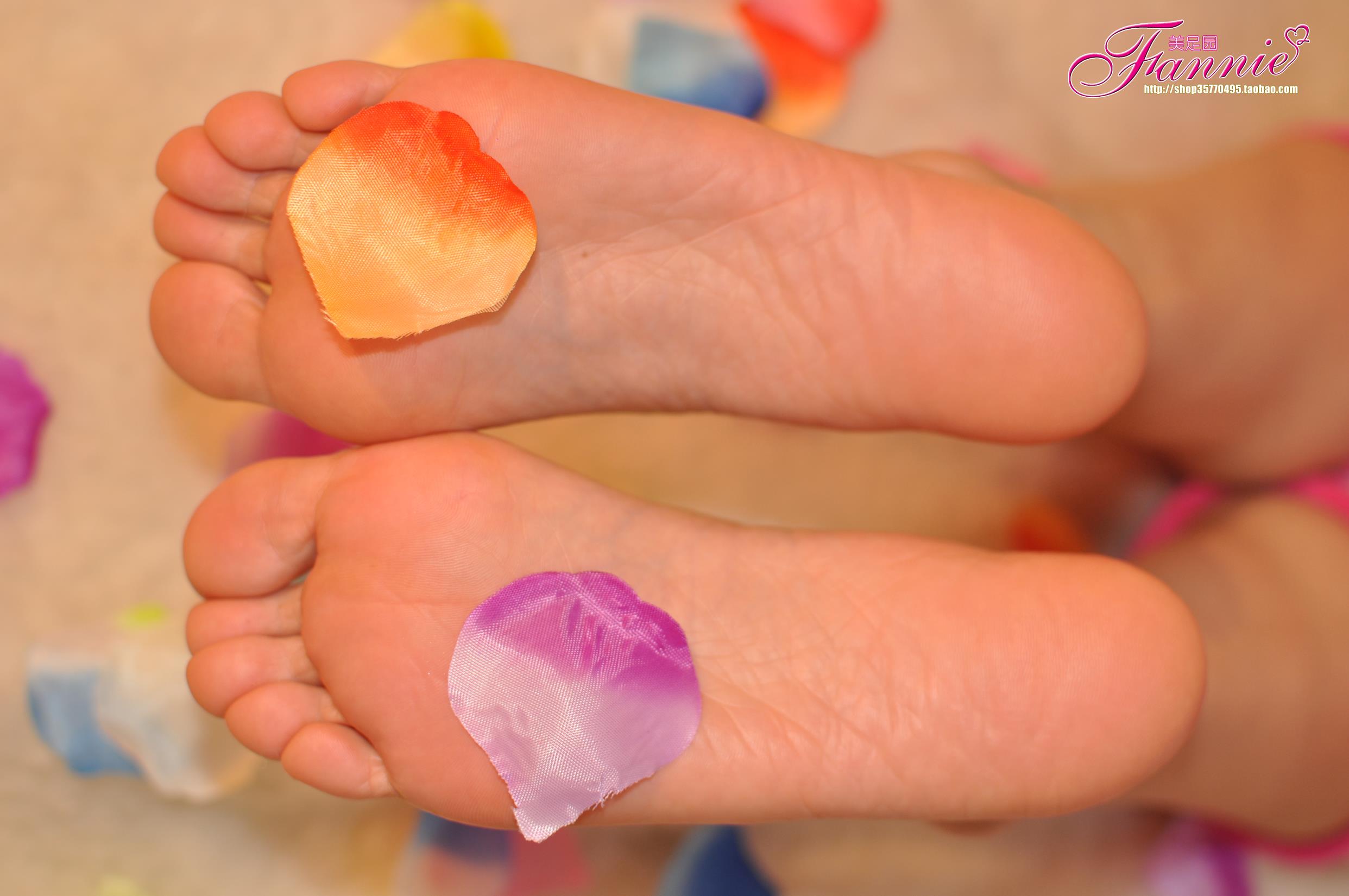 图片[95]-Fannie芬妮每足园 No.576 玉趾如蚕向花语[110P] – 速更版-美库