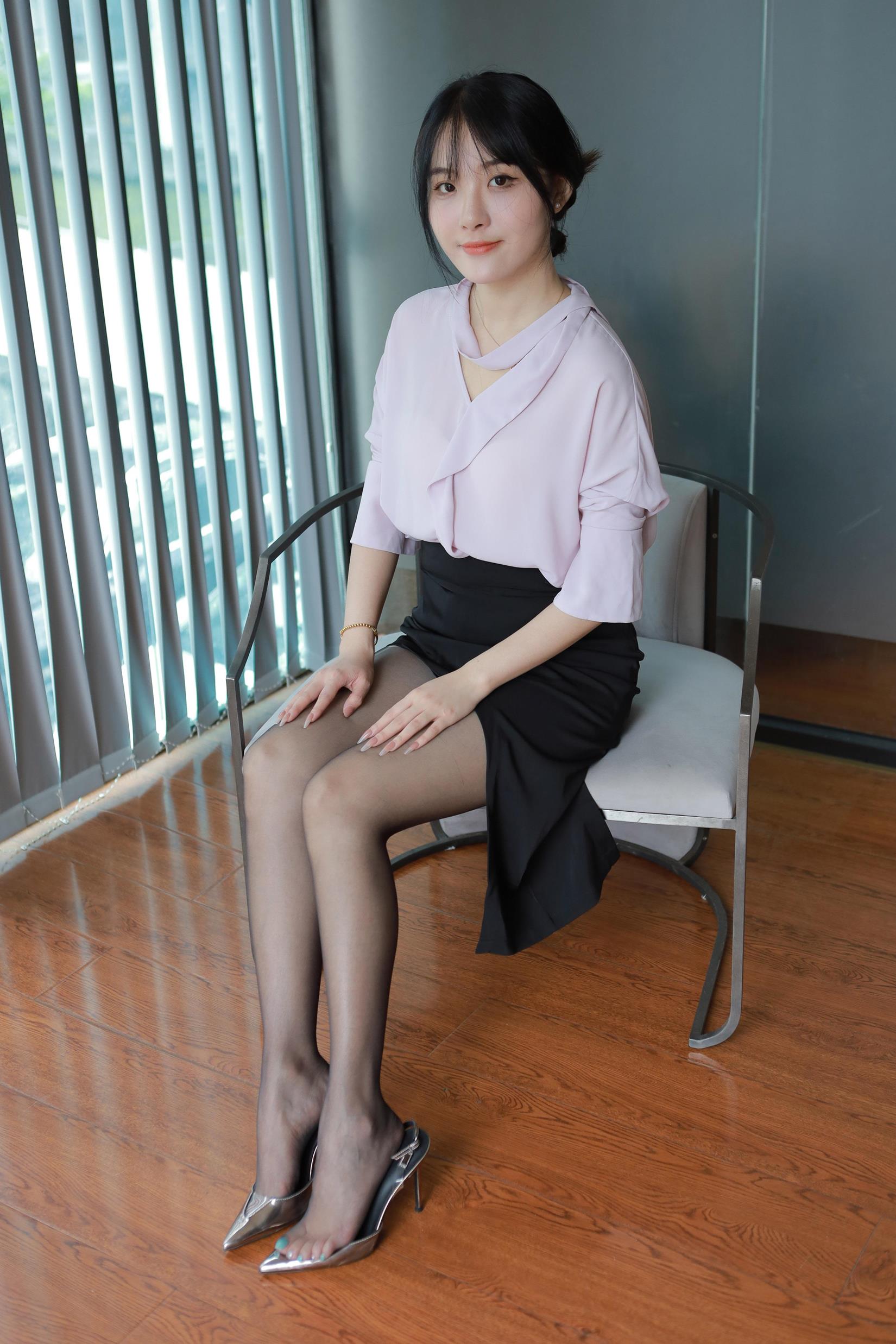 图片[15]-[IESS异思趣向] 2024.06.28 丝享家1780：婉萍《职业黑丝》[88P] – 速更版-美库