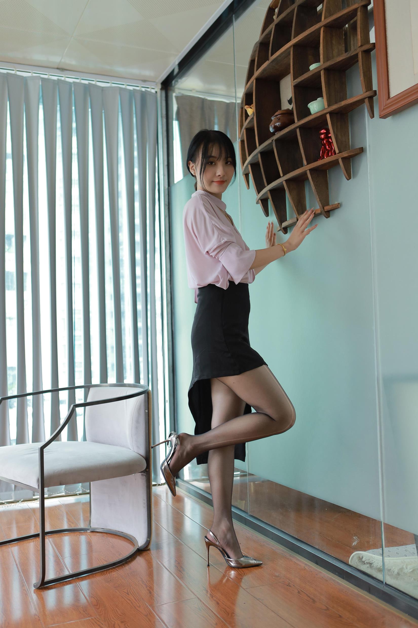 图片[19]-[IESS异思趣向] 2024.06.28 丝享家1780：婉萍《职业黑丝》[88P] – 速更版-美库