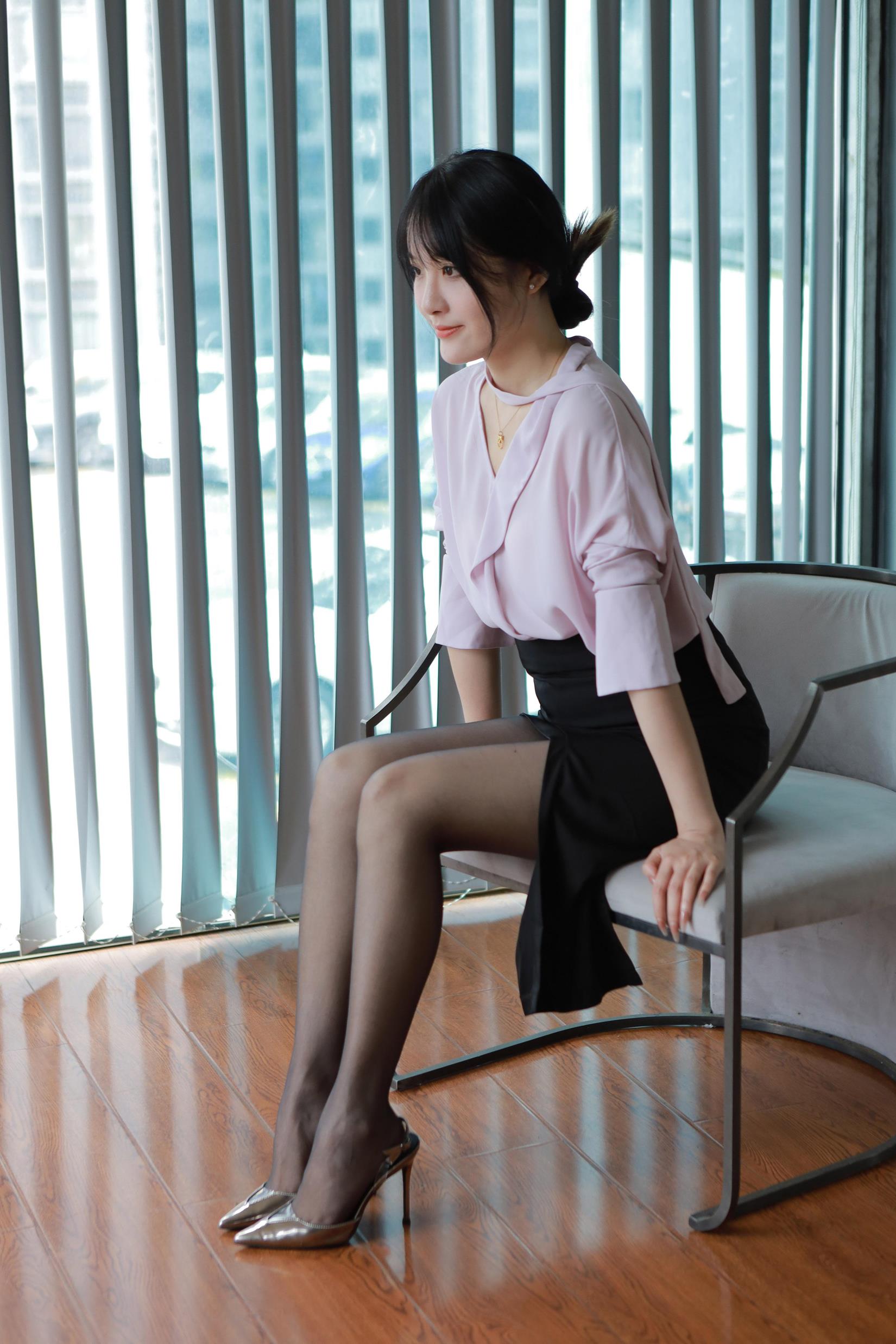 图片[21]-[IESS异思趣向] 2024.06.28 丝享家1780：婉萍《职业黑丝》[88P] – 速更版-美库