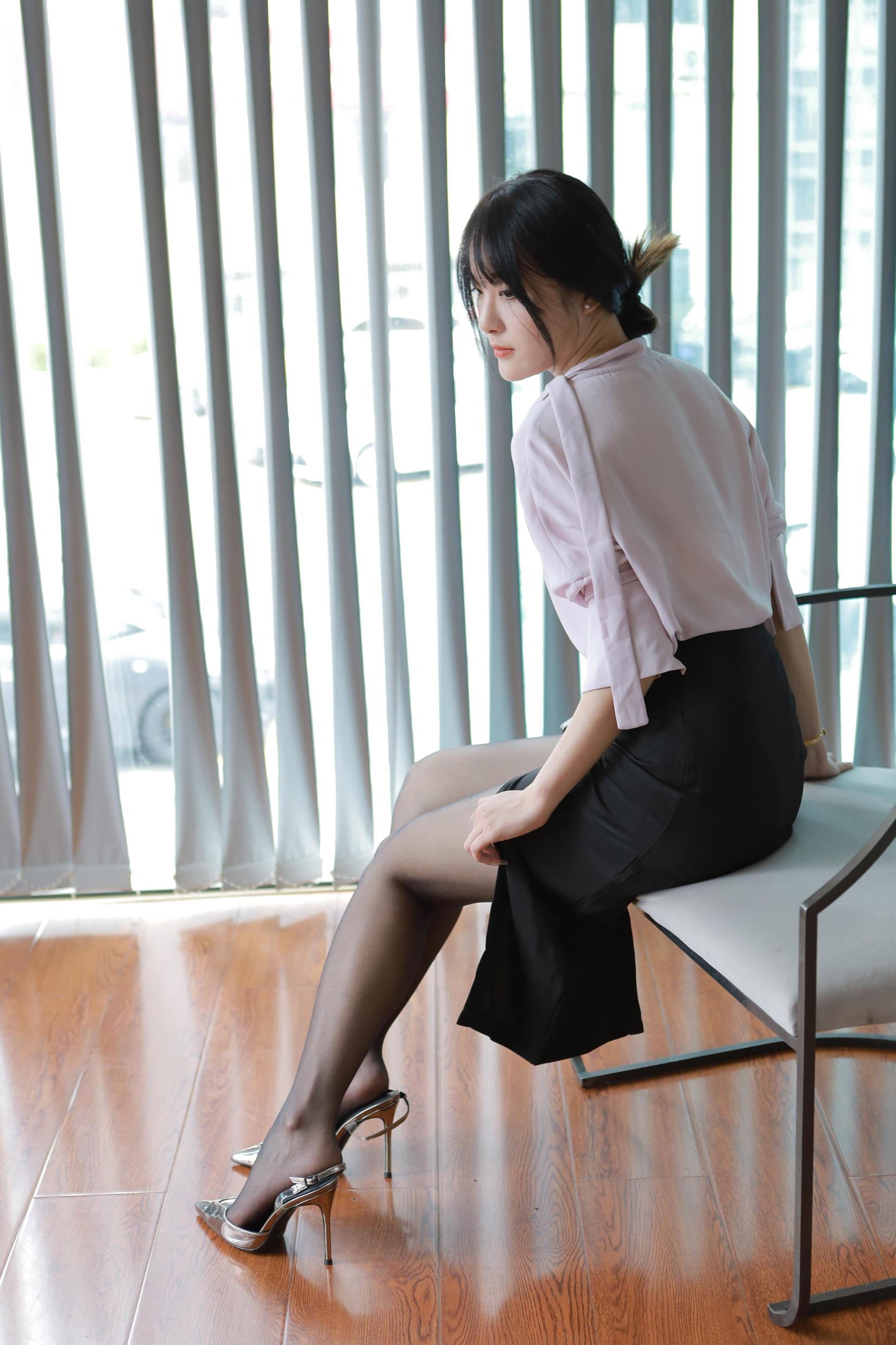 图片[37]-[IESS异思趣向] 2024.06.28 丝享家1780：婉萍《职业黑丝》[88P] – 速更版-美库