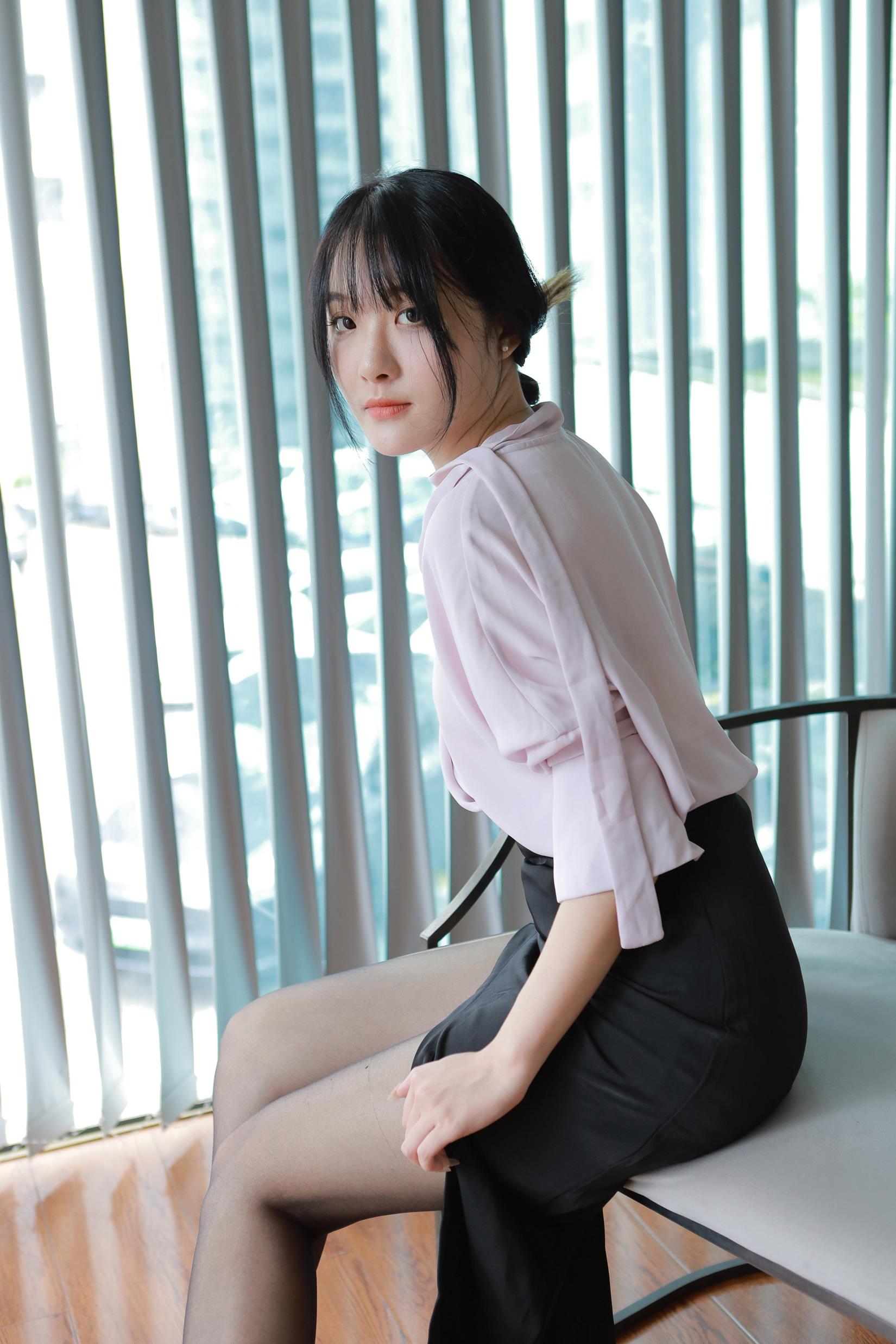 图片[38]-[IESS异思趣向] 2024.06.28 丝享家1780：婉萍《职业黑丝》[88P] – 速更版-美库