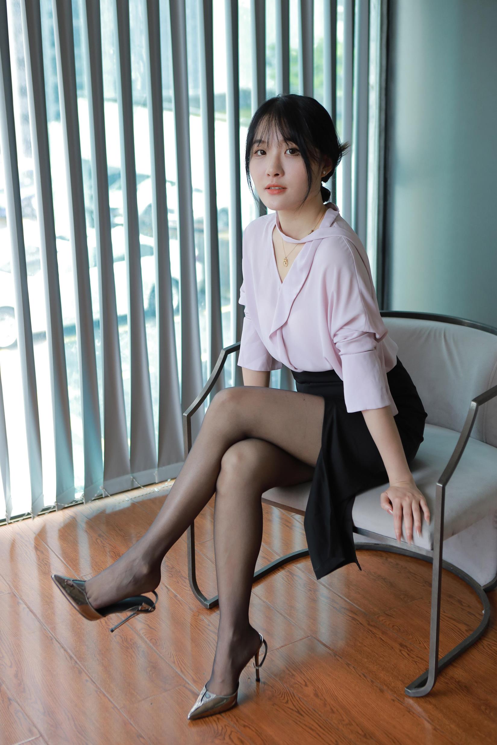 图片[43]-[IESS异思趣向] 2024.06.28 丝享家1780：婉萍《职业黑丝》[88P] – 速更版-美库