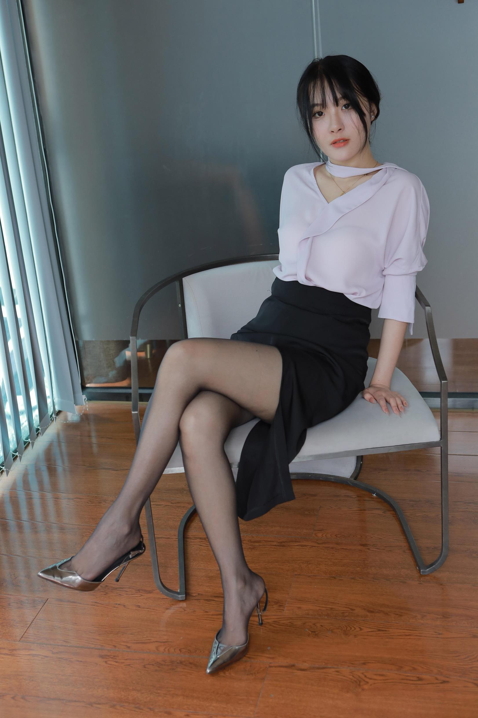 图片[47]-[IESS异思趣向] 2024.06.28 丝享家1780：婉萍《职业黑丝》[88P] – 速更版-美库