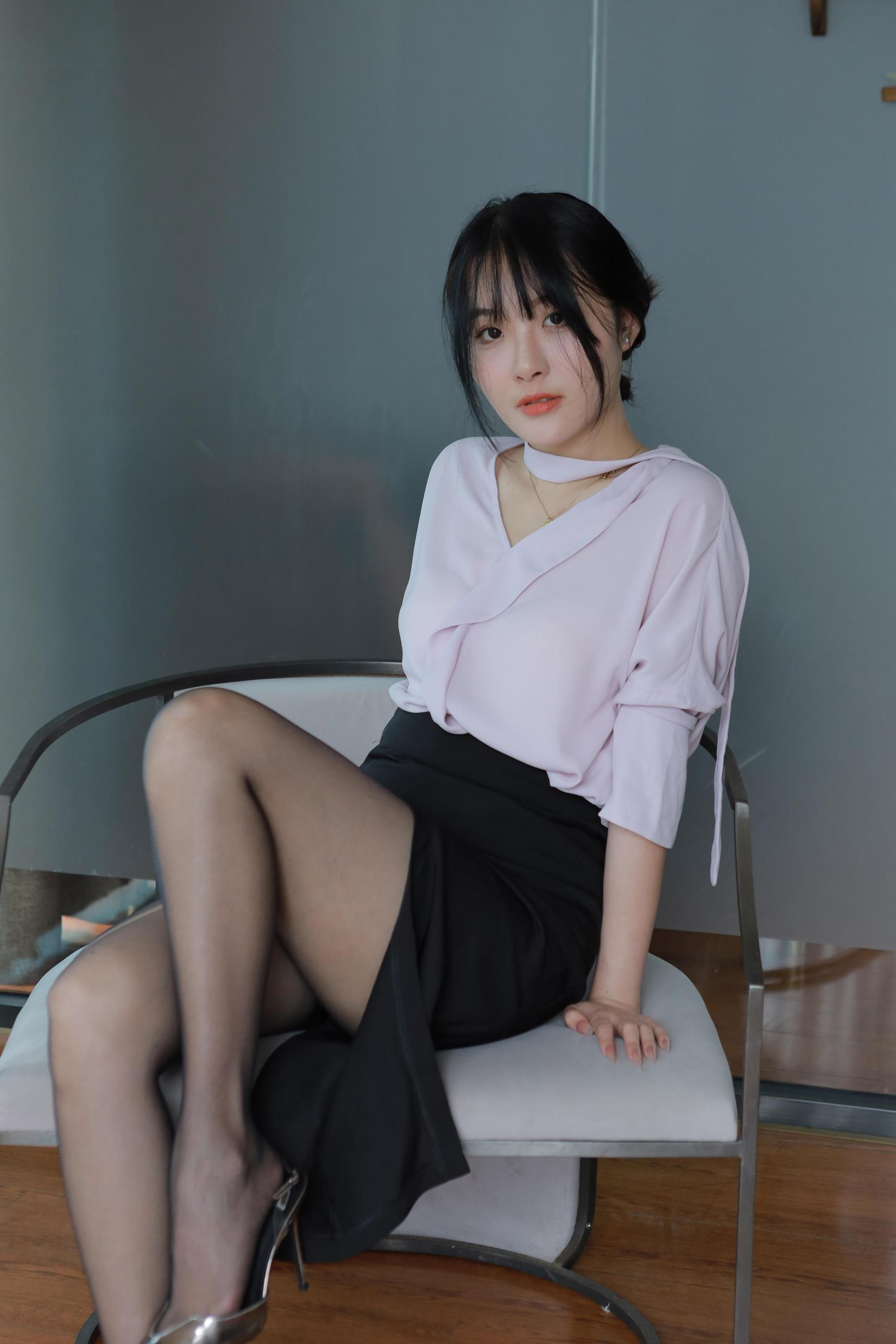 图片[50]-[IESS异思趣向] 2024.06.28 丝享家1780：婉萍《职业黑丝》[88P] – 速更版-美库