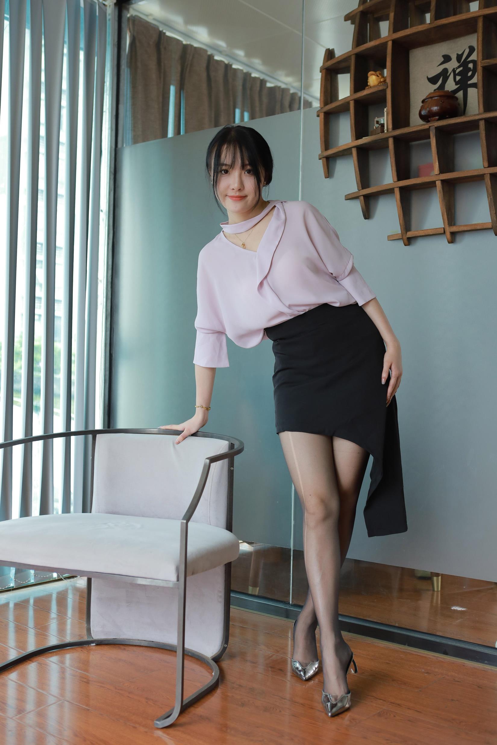 图片[71]-[IESS异思趣向] 2024.06.28 丝享家1780：婉萍《职业黑丝》[88P] – 速更版-美库