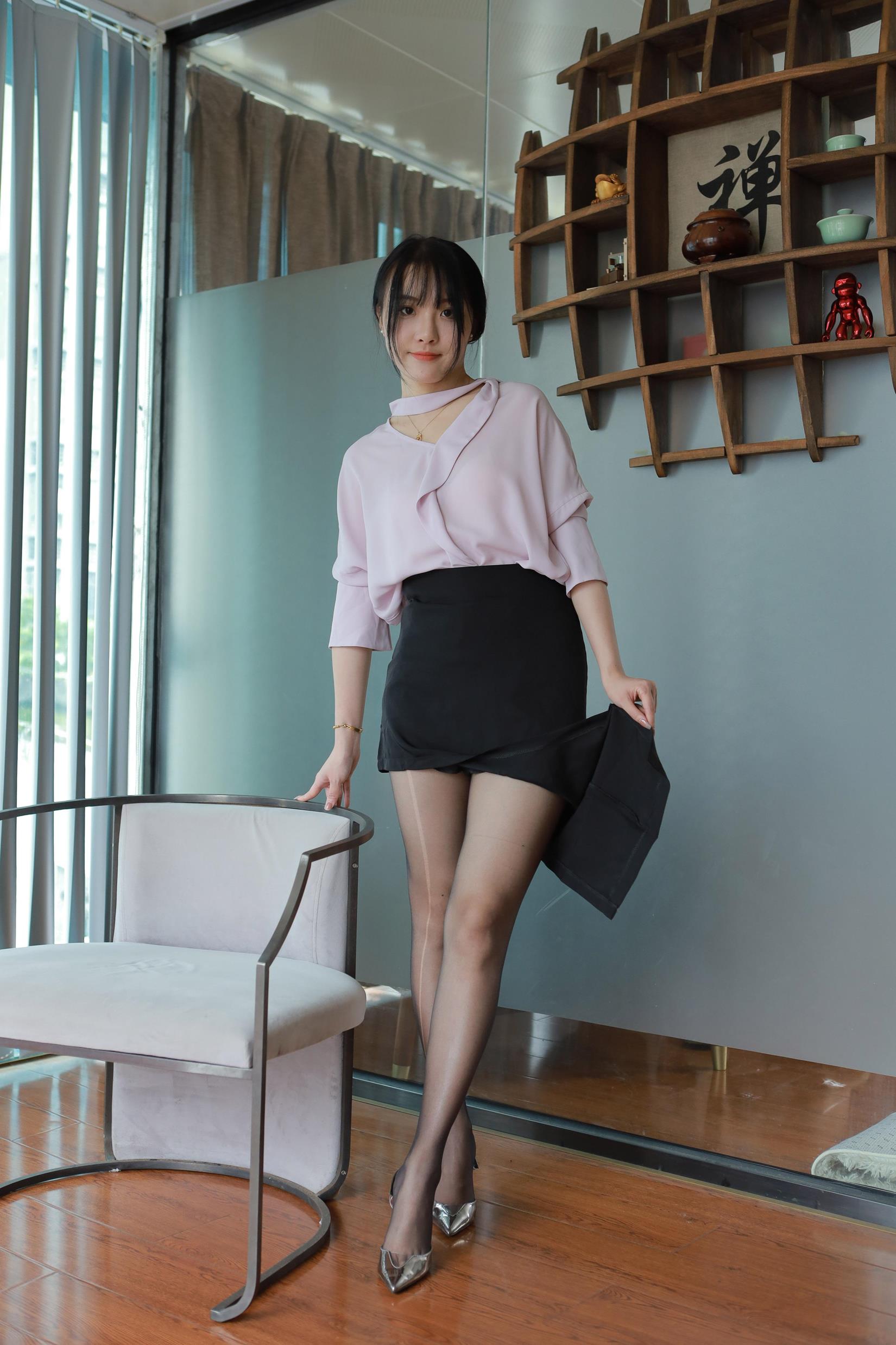 图片[74]-[IESS异思趣向] 2024.06.28 丝享家1780：婉萍《职业黑丝》[88P] – 速更版-美库