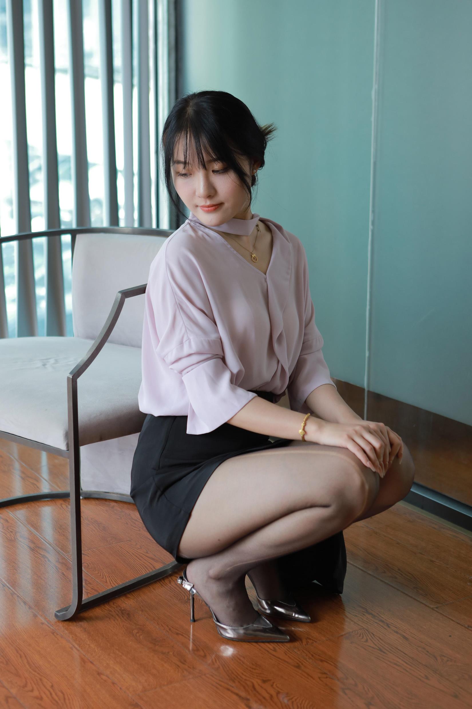 图片[81]-[IESS异思趣向] 2024.06.28 丝享家1780：婉萍《职业黑丝》[88P] – 速更版-美库