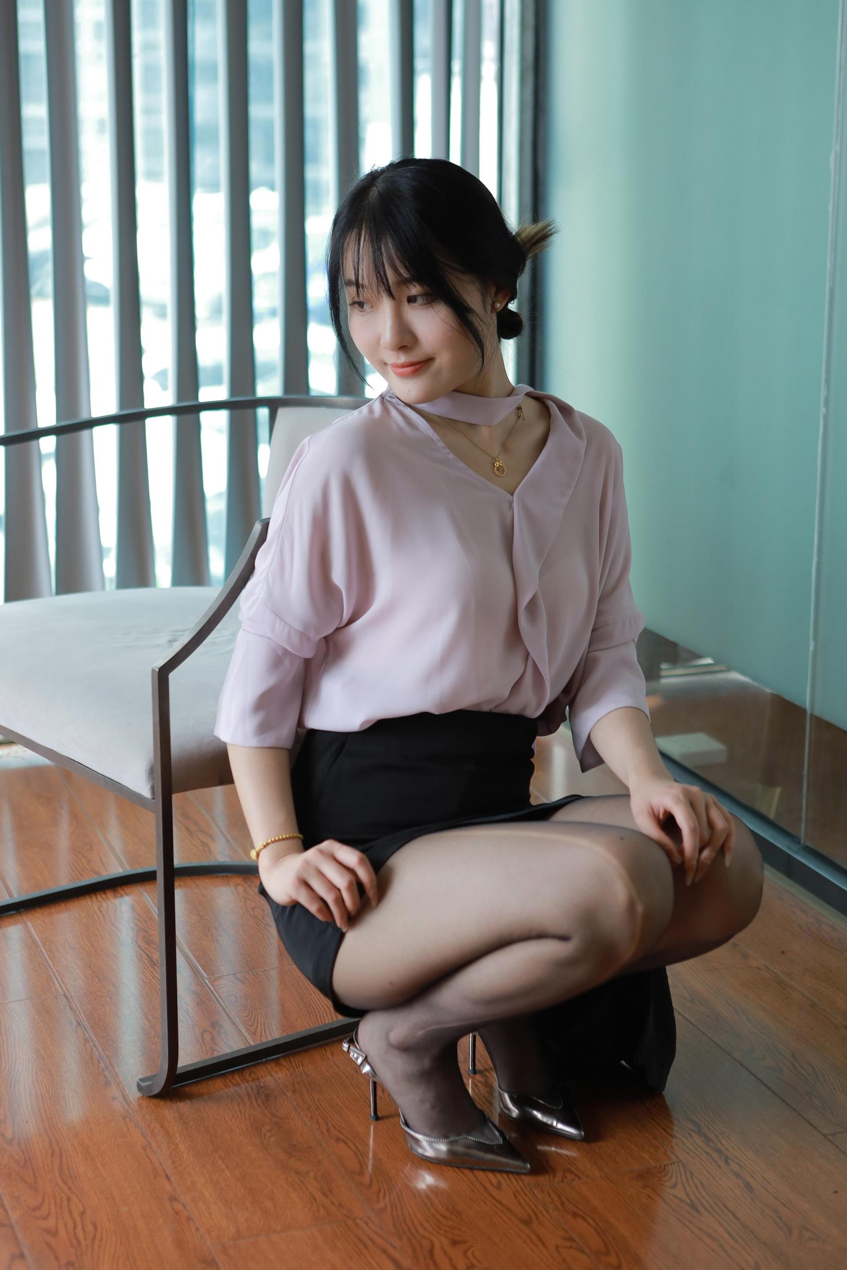 图片[82]-[IESS异思趣向] 2024.06.28 丝享家1780：婉萍《职业黑丝》[88P] – 速更版-美库