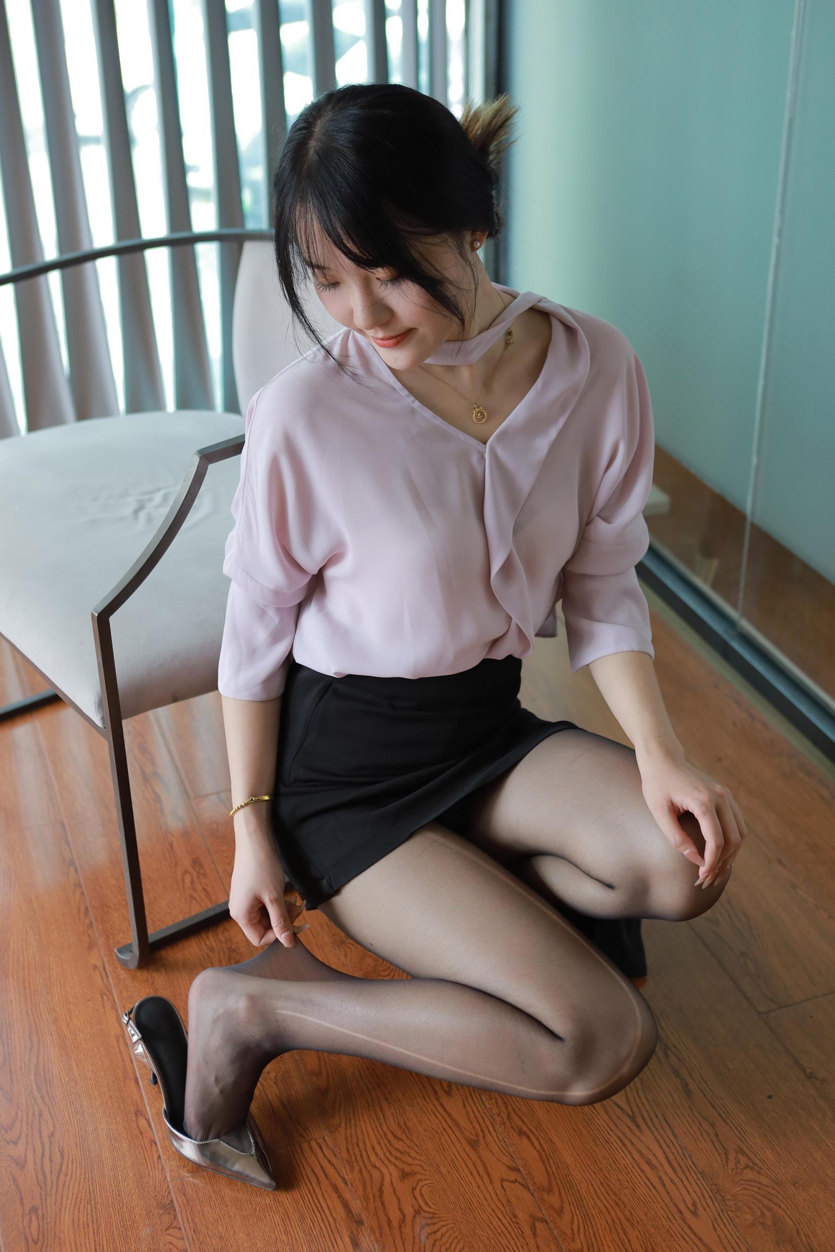 图片[86]-[IESS异思趣向] 2024.06.28 丝享家1780：婉萍《职业黑丝》[88P] – 速更版-美库