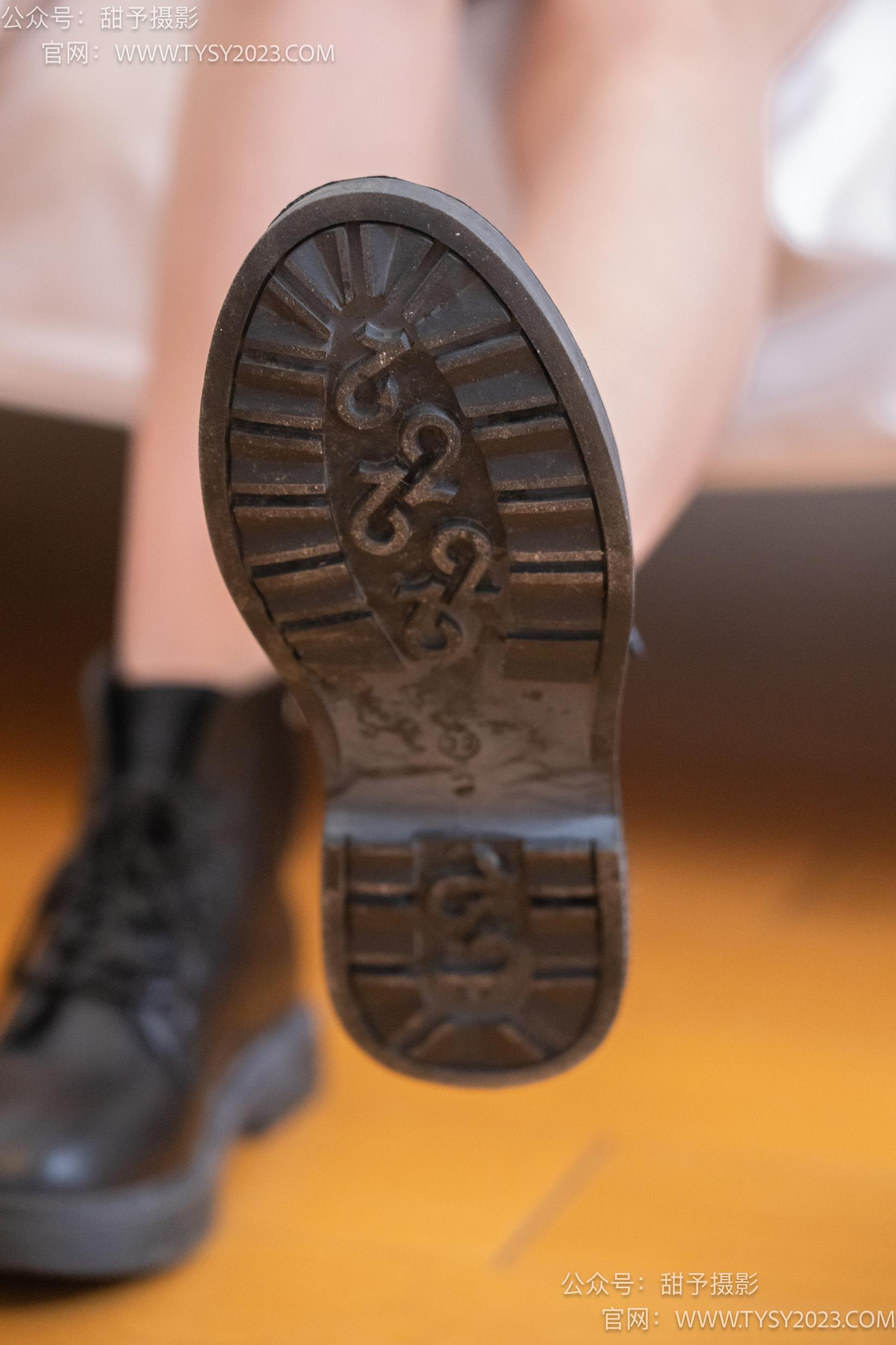 图片[34]-甜予摄影 NO.036 璇璇-马丁靴、白棉袜、裸足[124P] – 速更版-美库