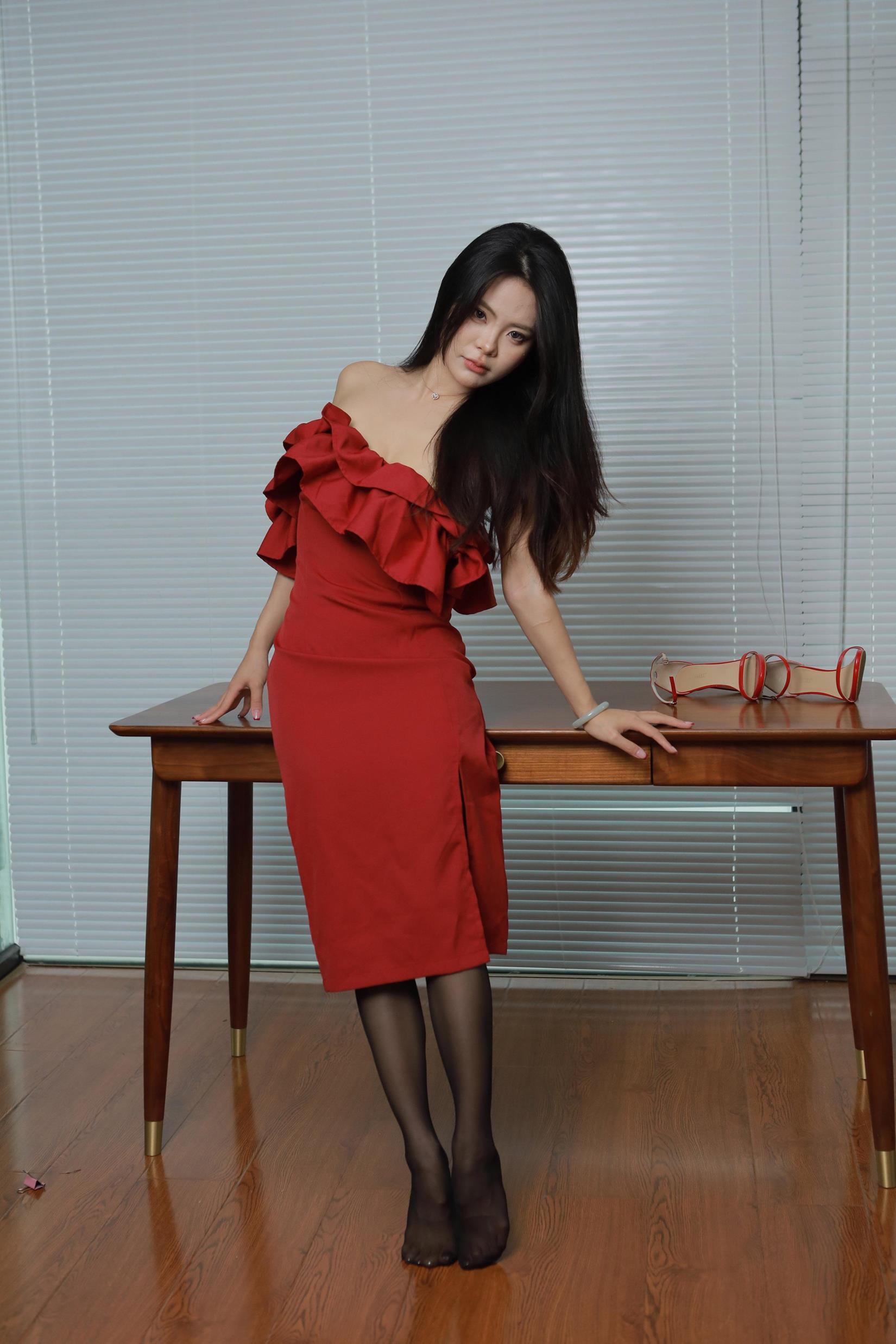 图片[75]-[IESS异思趣向] 2024.06.30 丝享家1781：兔兔《红衣黑丝》[87P] – 速更版-美库