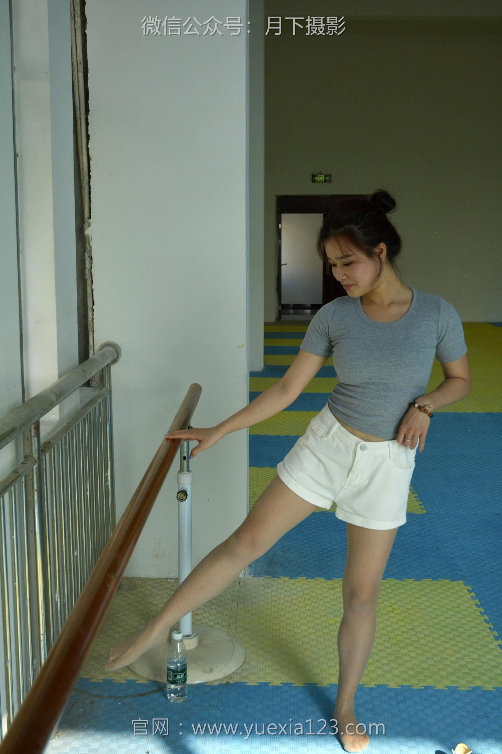 图片[35]-月下摄影 NO.001 茜茜~舞蹈热身作为拉拉队长，每天必修课就是加强舞蹈训练！[111P] – 速更版-美库