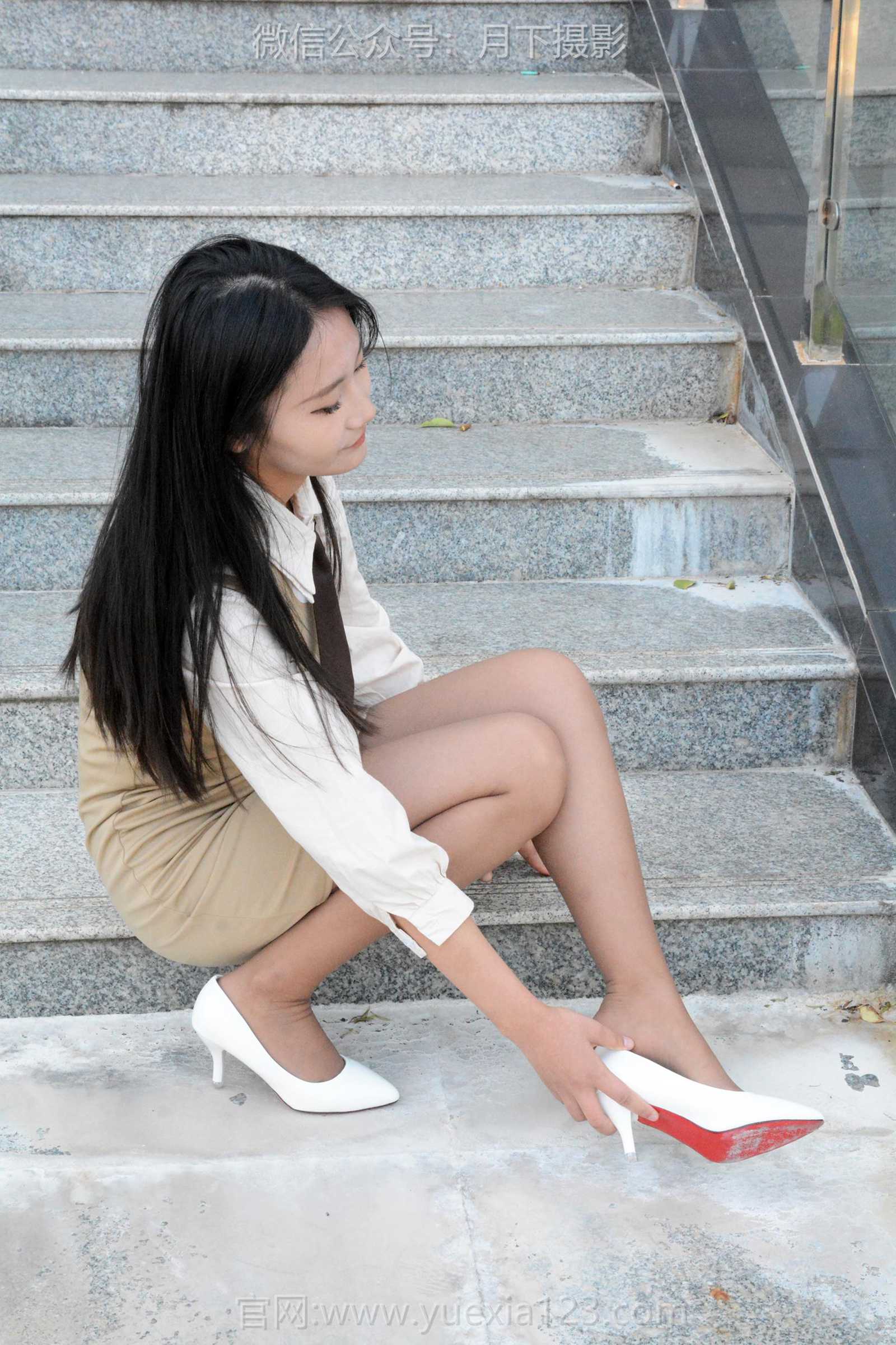 图片[14]-月下摄影 NO.003 茜茜~恰恰~浅咖连衣裙 超级喜欢这套服装，就是领带小了一点！[138P] – 速更版-美库