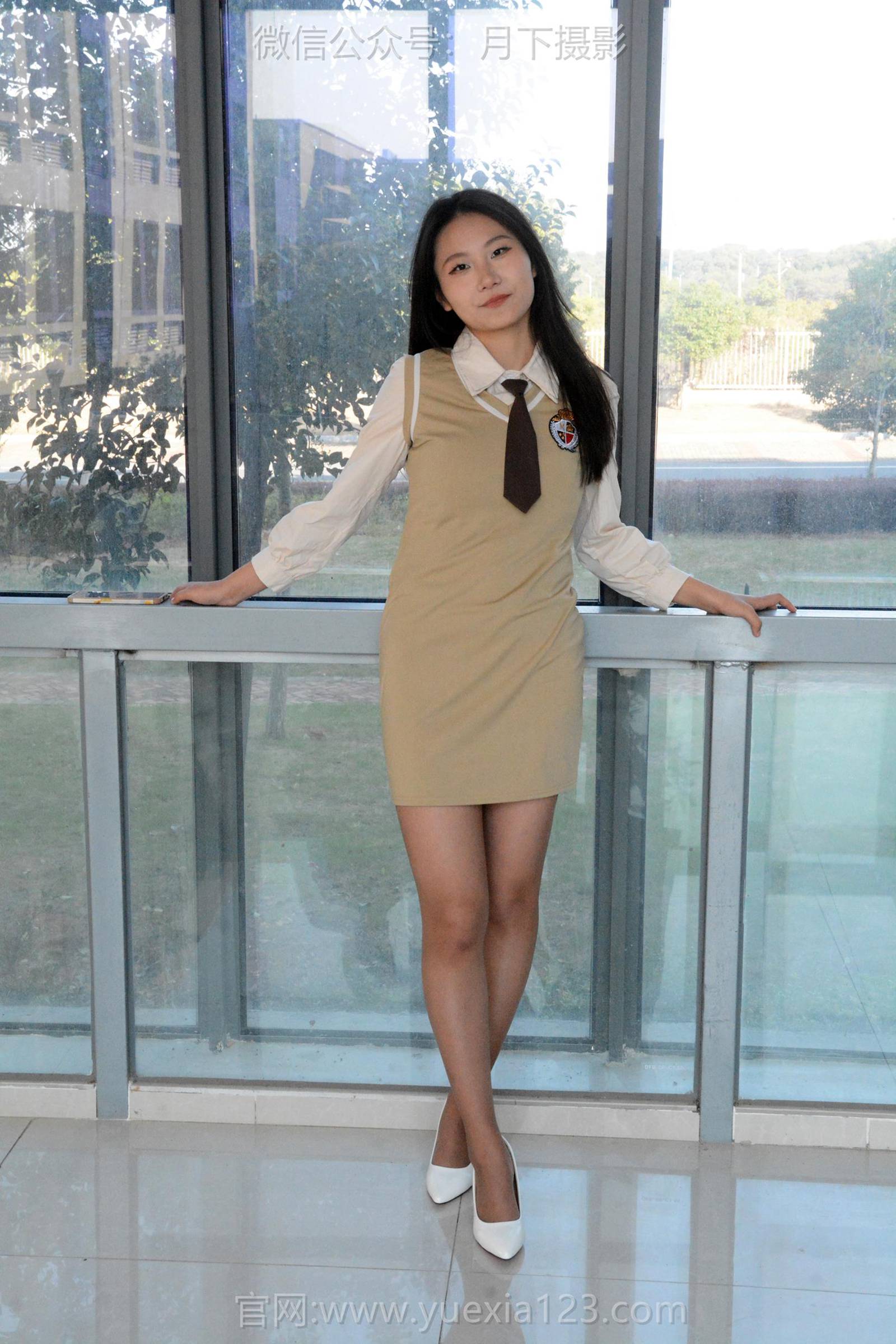 图片[19]-月下摄影 NO.003 茜茜~恰恰~浅咖连衣裙 超级喜欢这套服装，就是领带小了一点！[138P] – 速更版-美库