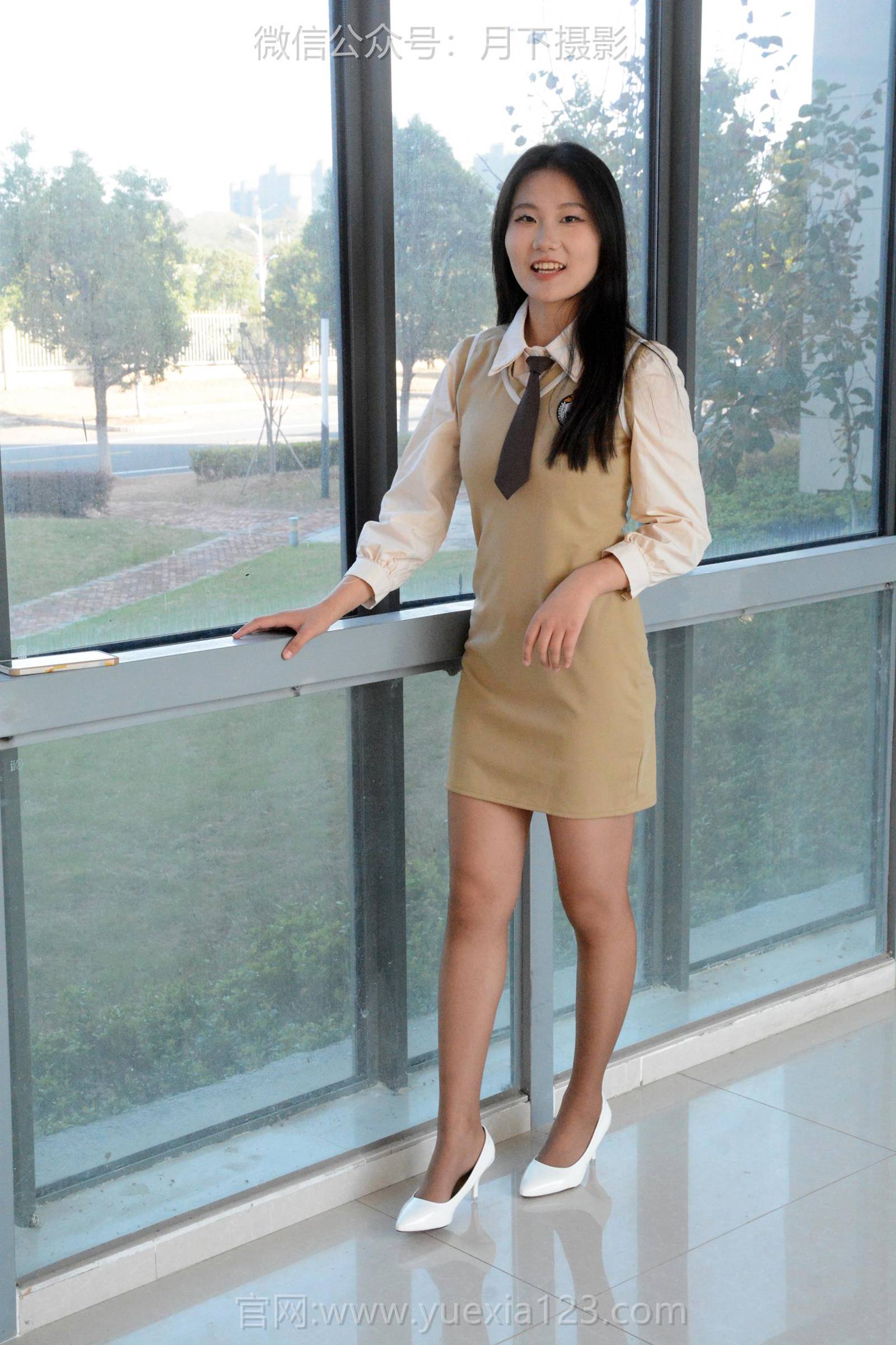 图片[28]-月下摄影 NO.003 茜茜~恰恰~浅咖连衣裙 超级喜欢这套服装，就是领带小了一点！[138P] – 速更版-美库