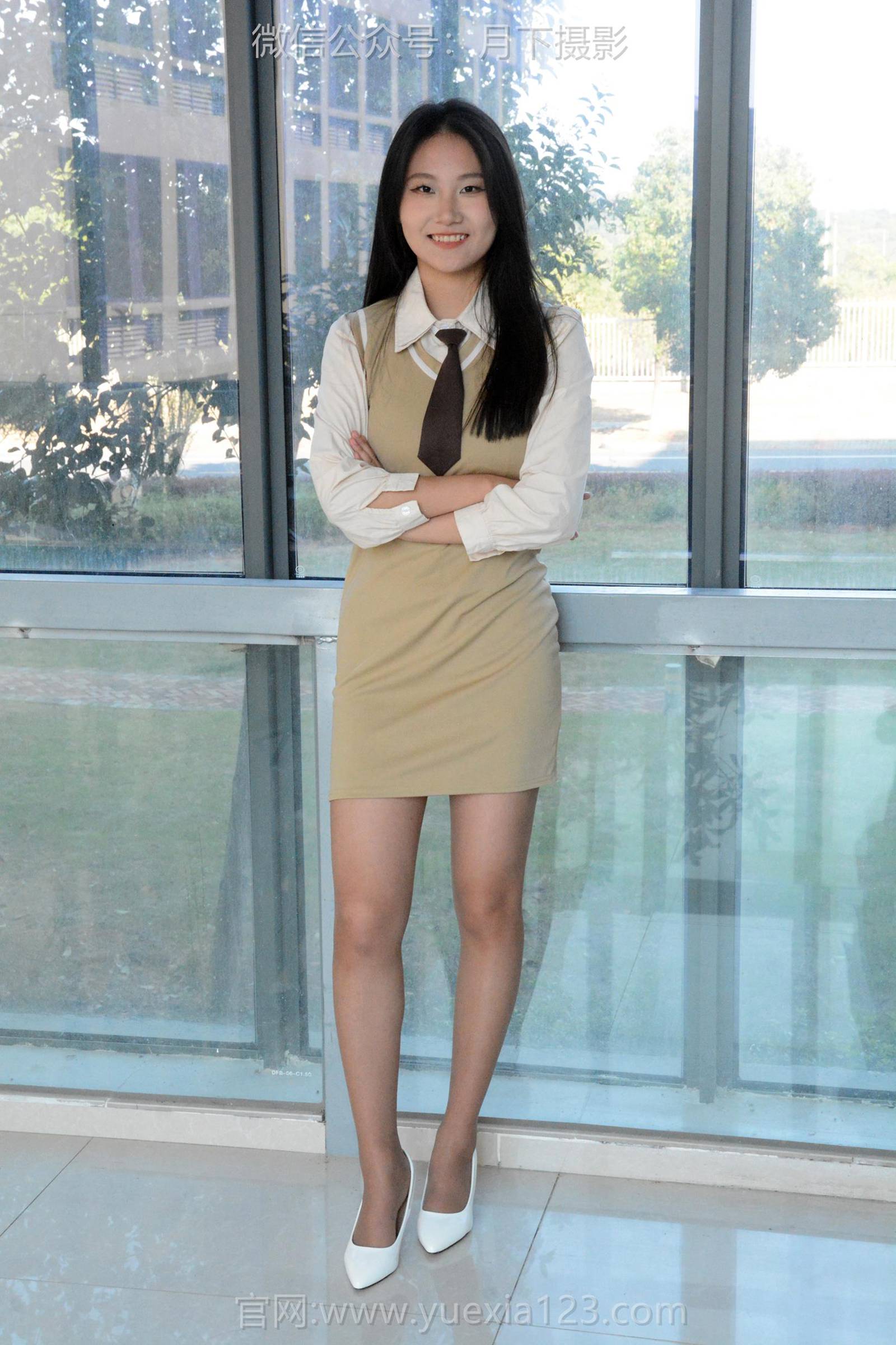 图片[55]-月下摄影 NO.003 茜茜~恰恰~浅咖连衣裙 超级喜欢这套服装，就是领带小了一点！[138P] – 速更版-美库
