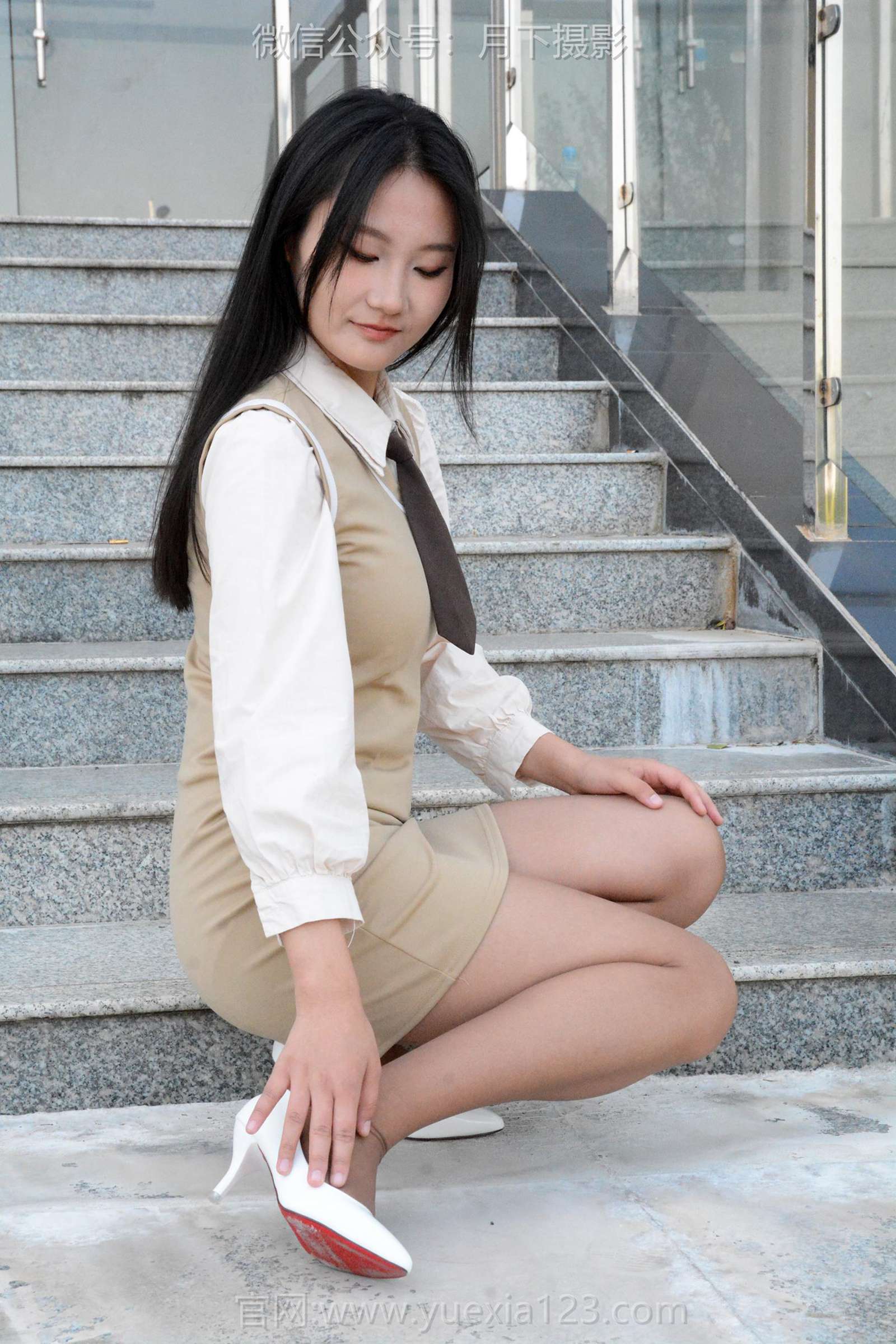 图片[128]-月下摄影 NO.003 茜茜~恰恰~浅咖连衣裙 超级喜欢这套服装，就是领带小了一点！[138P] – 速更版-美库