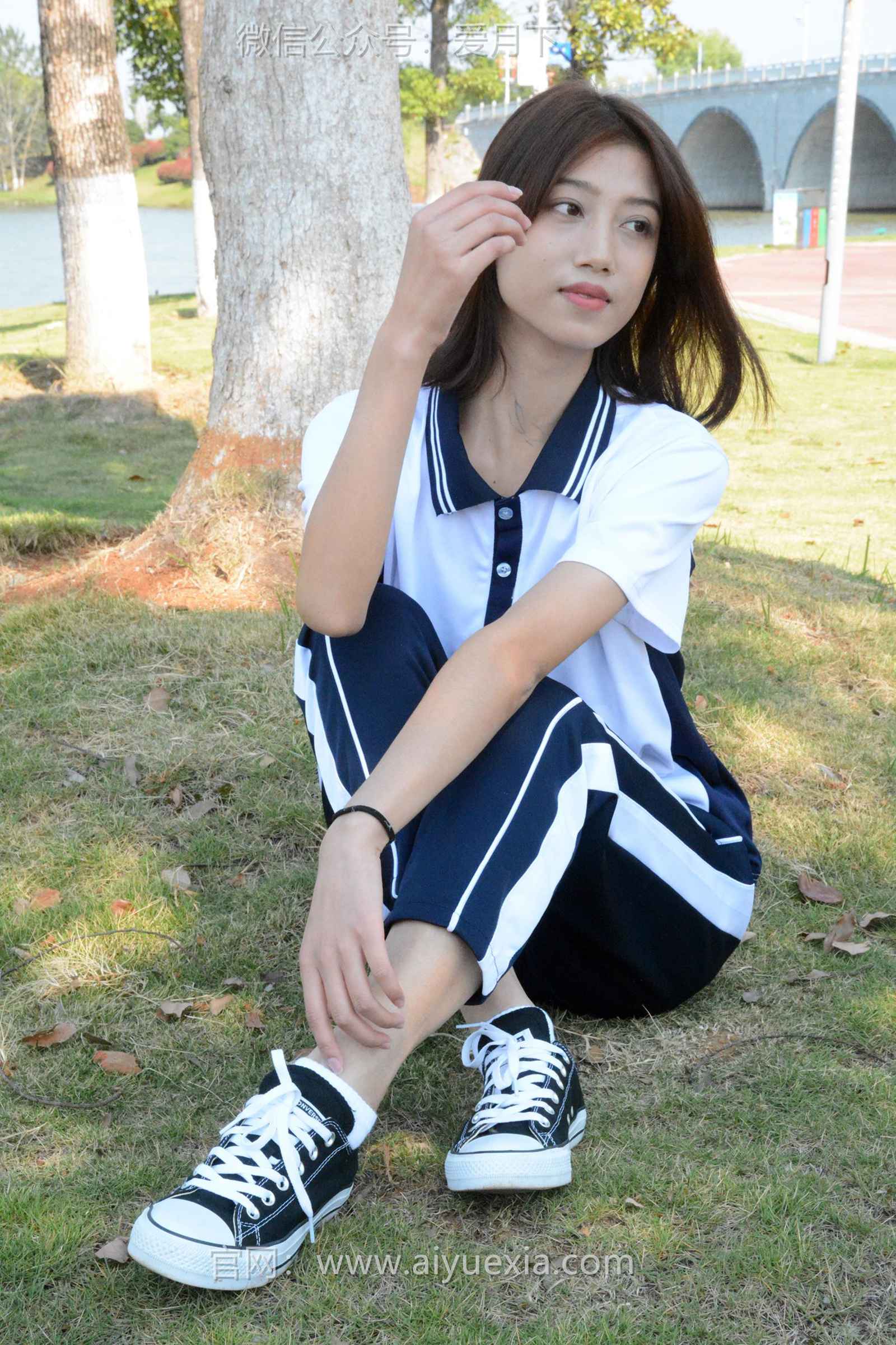图片[13]-月下摄影 NO.004 秀秀~浅发校服 其实我喜欢酷酷的，今天第一期被安排了校服！[130P] – 速更版-美库