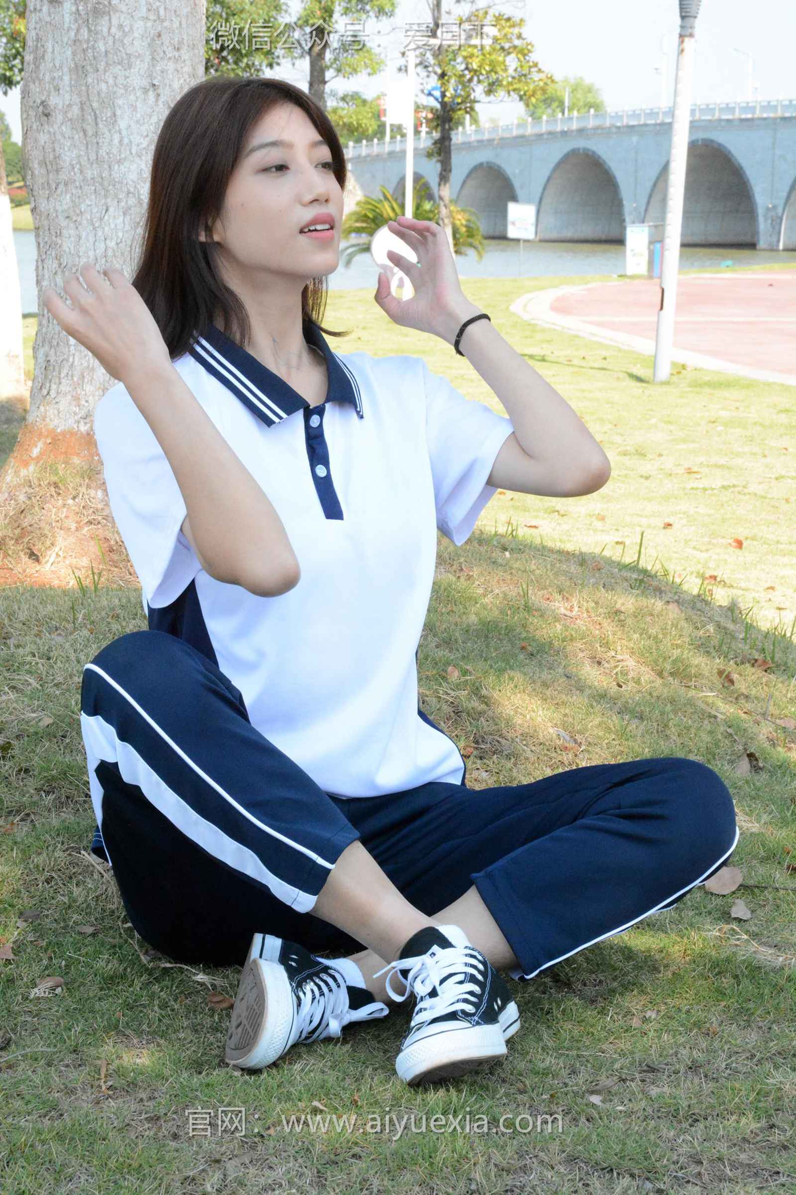 图片[17]-月下摄影 NO.004 秀秀~浅发校服 其实我喜欢酷酷的，今天第一期被安排了校服！[130P] – 速更版-美库