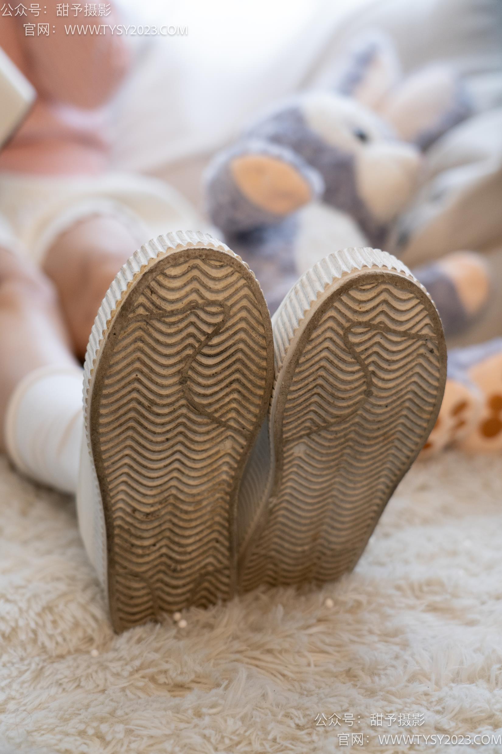 图片[23]-甜予摄影 NO.037 澜澜-板鞋、白棉袜、裸足[120P] – 速更版-美库