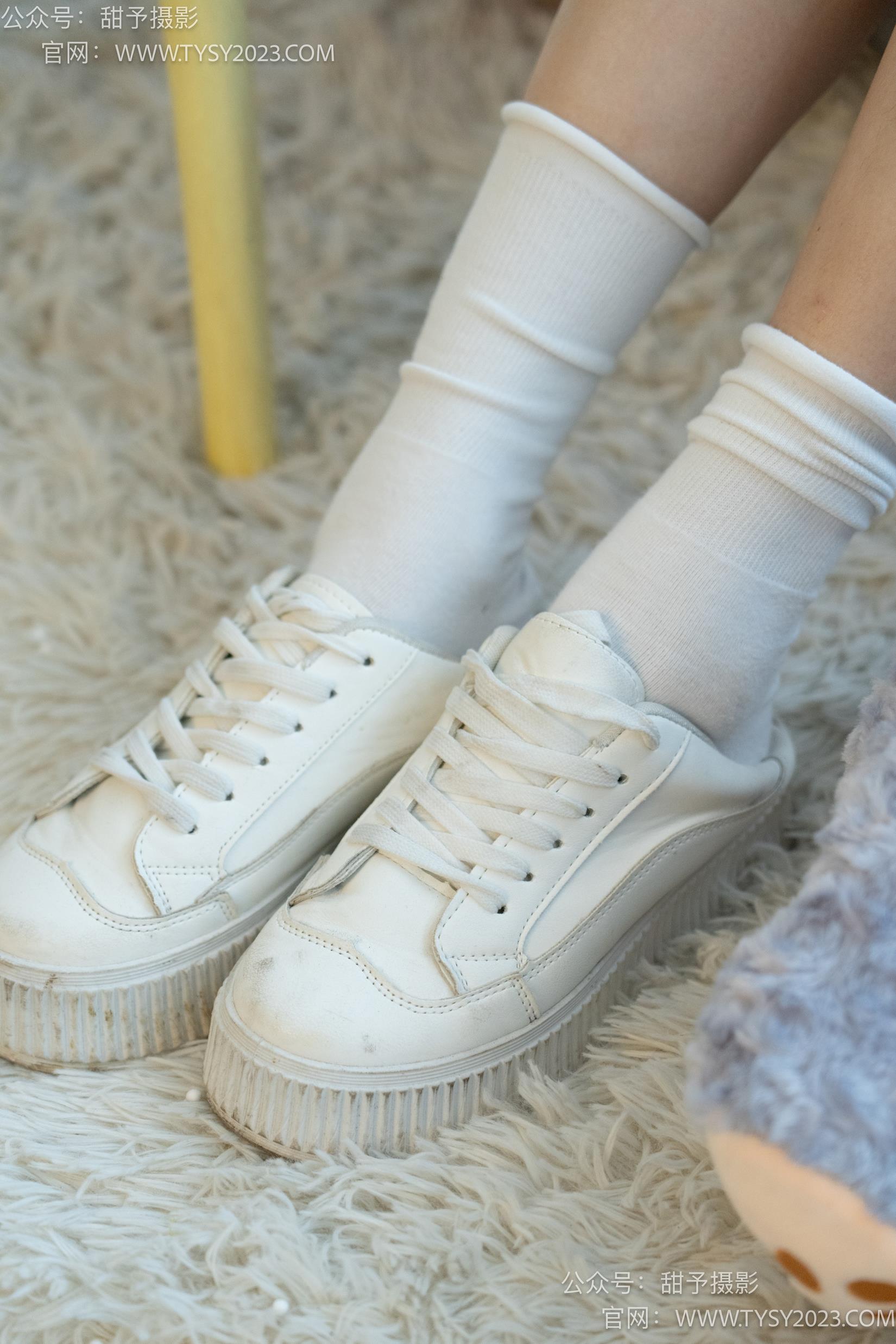 图片[33]-甜予摄影 NO.037 澜澜-板鞋、白棉袜、裸足[120P] – 速更版-美库