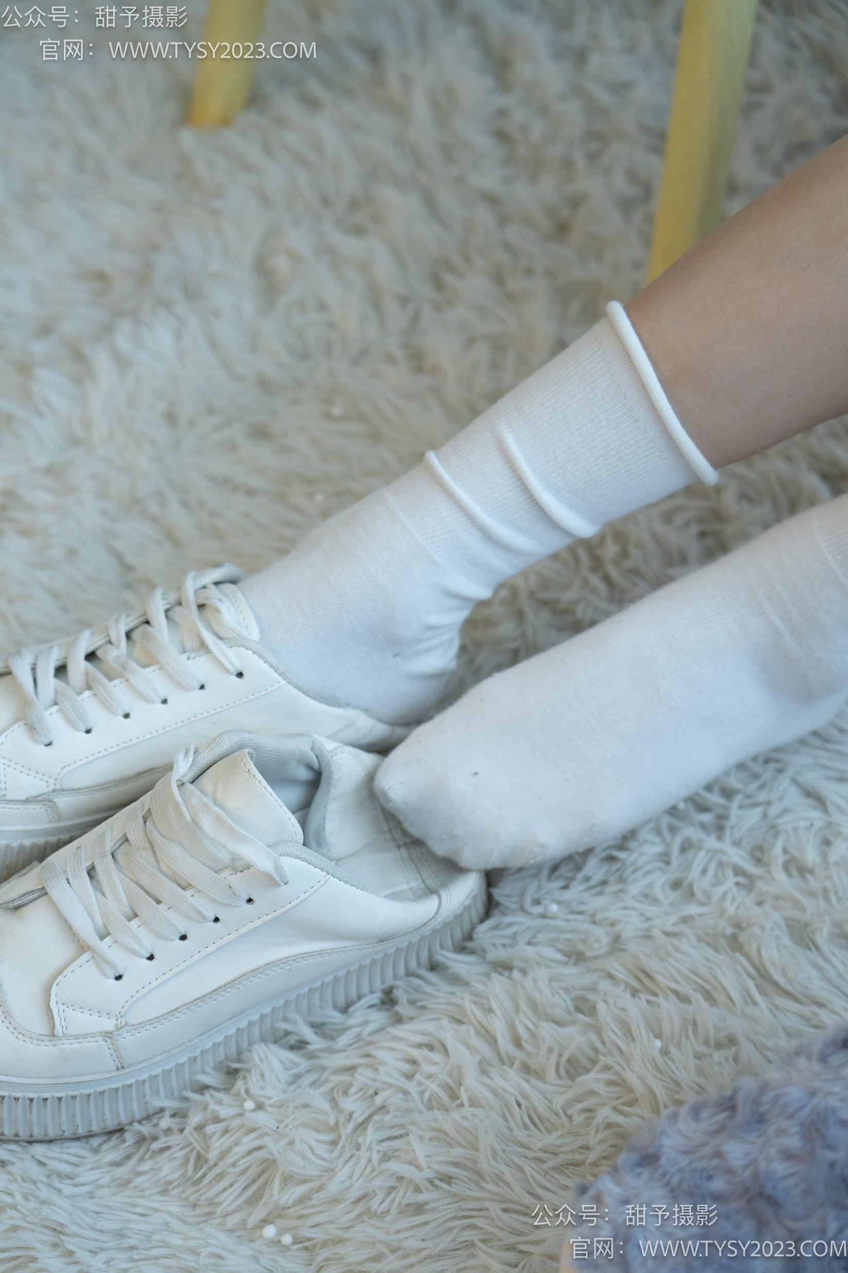 图片[37]-甜予摄影 NO.037 澜澜-板鞋、白棉袜、裸足[120P] – 速更版-美库