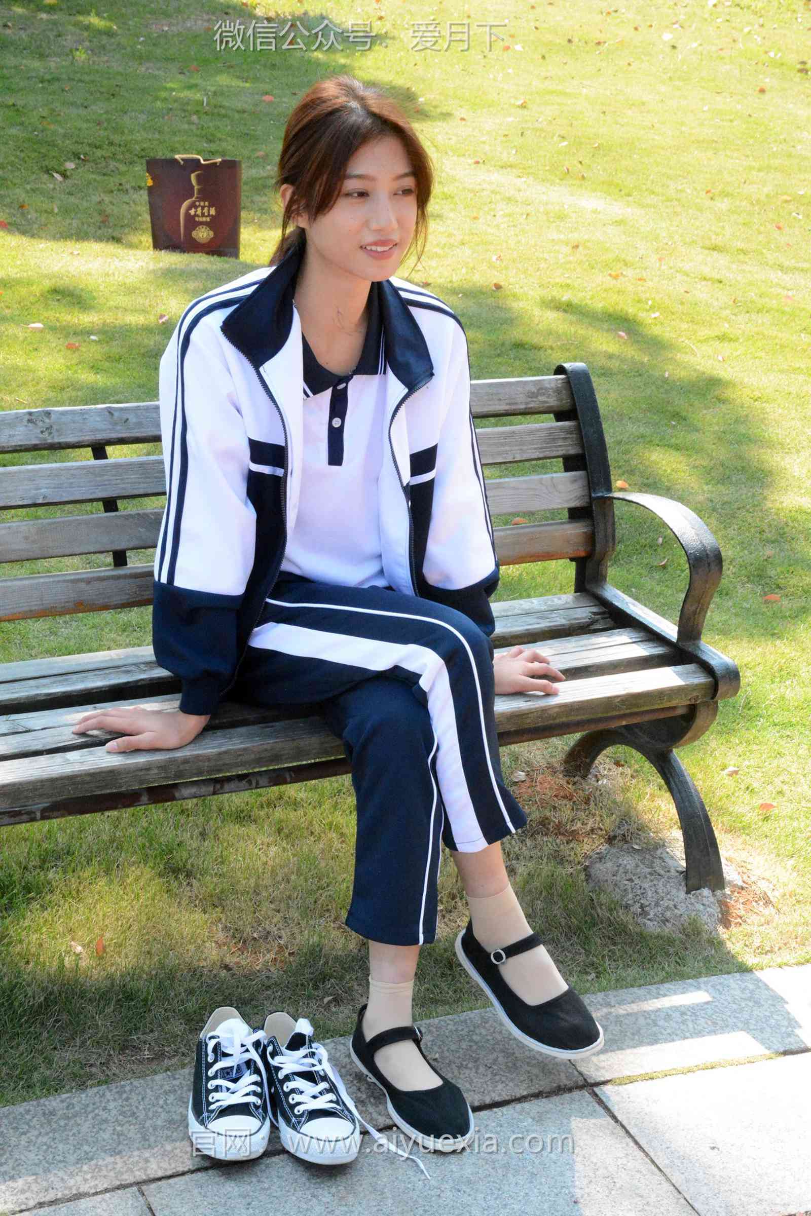 图片[118]-月下摄影 NO.004 秀秀~浅发校服 其实我喜欢酷酷的，今天第一期被安排了校服！[130P] – 速更版-美库