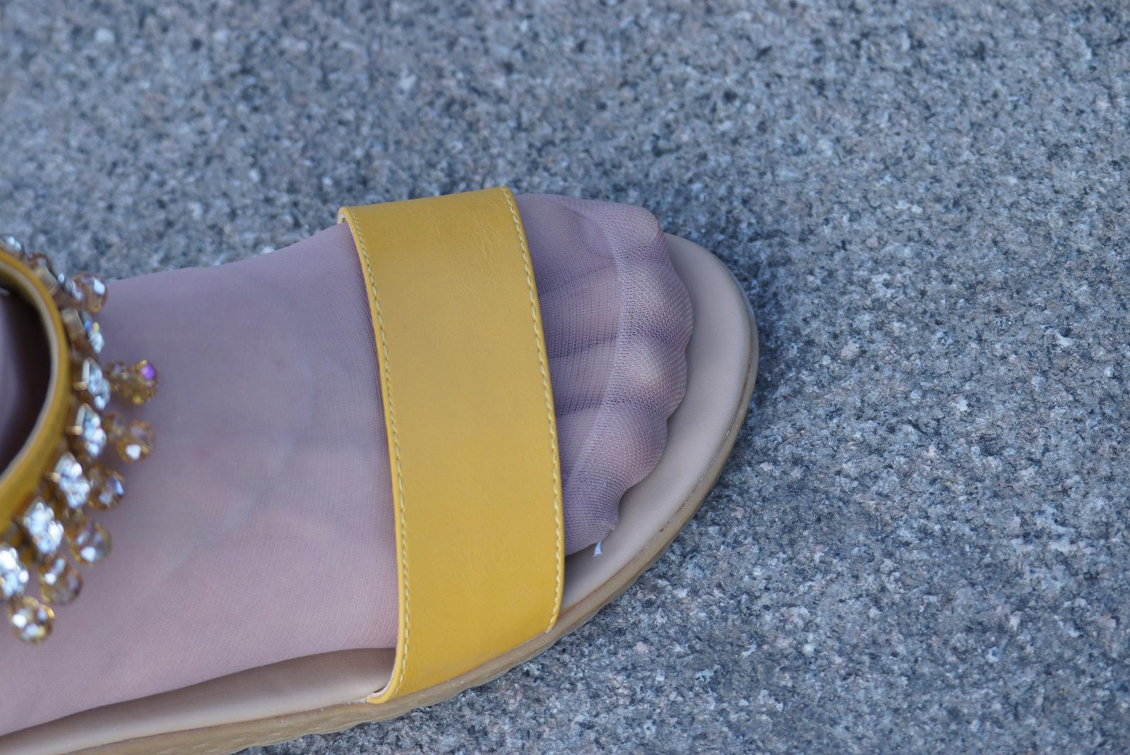 图片[11]-自由摄影 No.273 这样的穿法应该是双玉足 [47P] – 速更版-美库