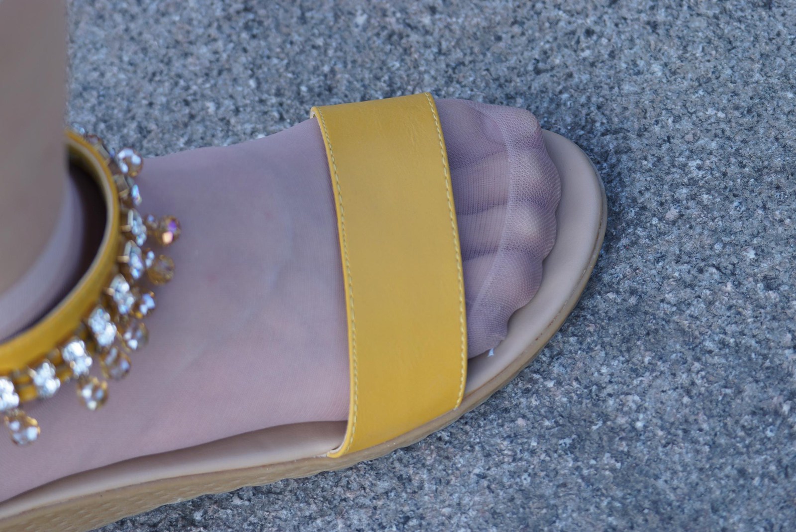 图片[13]-自由摄影 No.273 这样的穿法应该是双玉足 [47P] – 速更版-美库