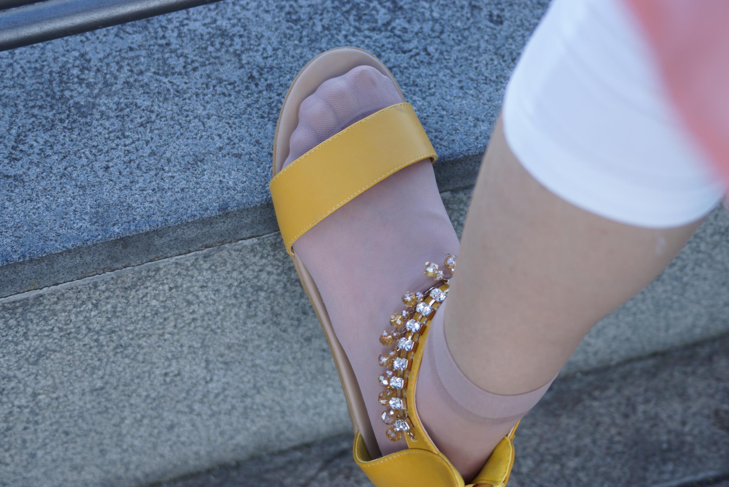 图片[17]-自由摄影 No.273 这样的穿法应该是双玉足 [47P] – 速更版-美库