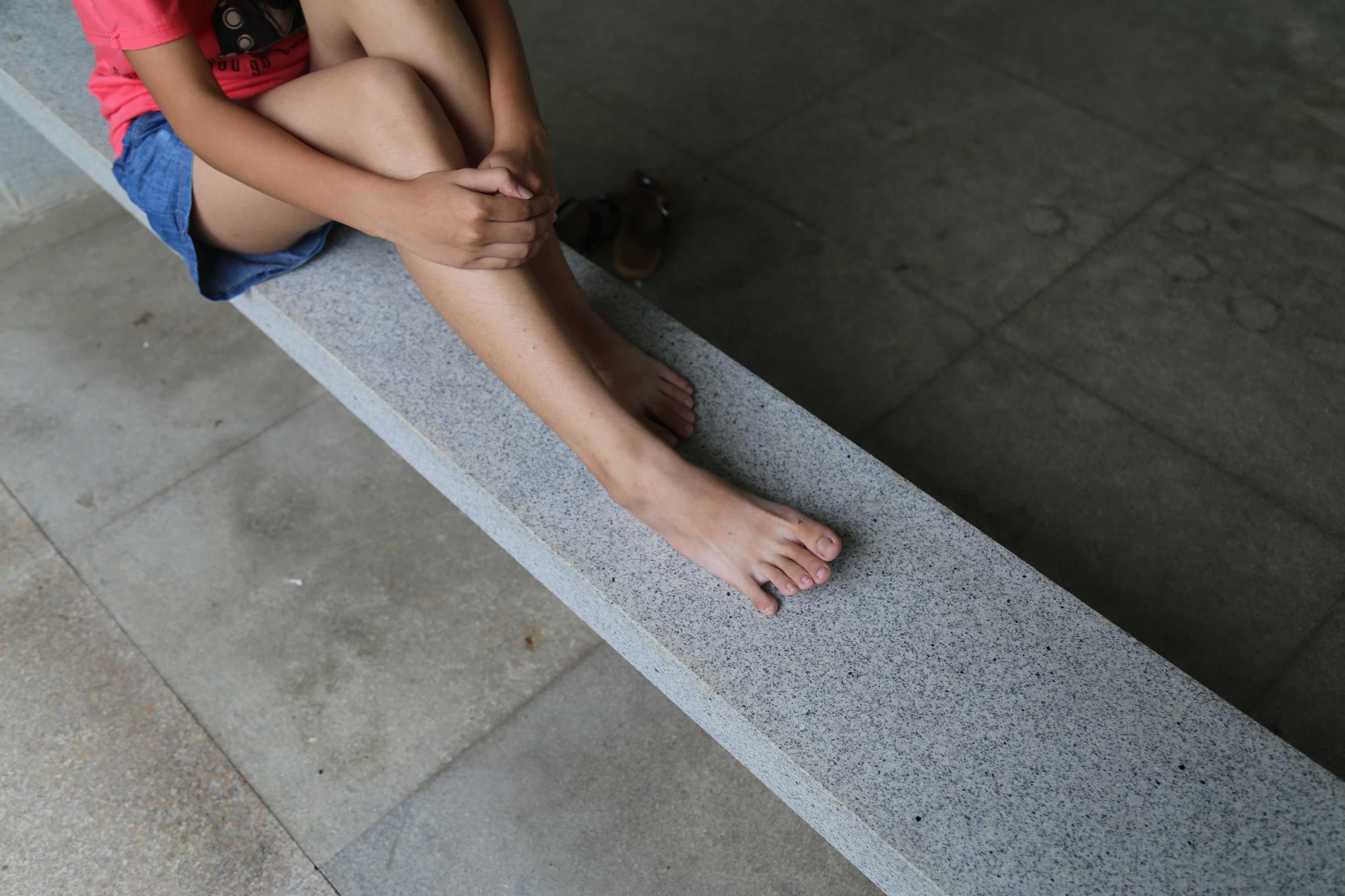 图片[11]-自由摄影 No.274 公园约拍中学女孩嫩脚 [32P] – 速更版-美库