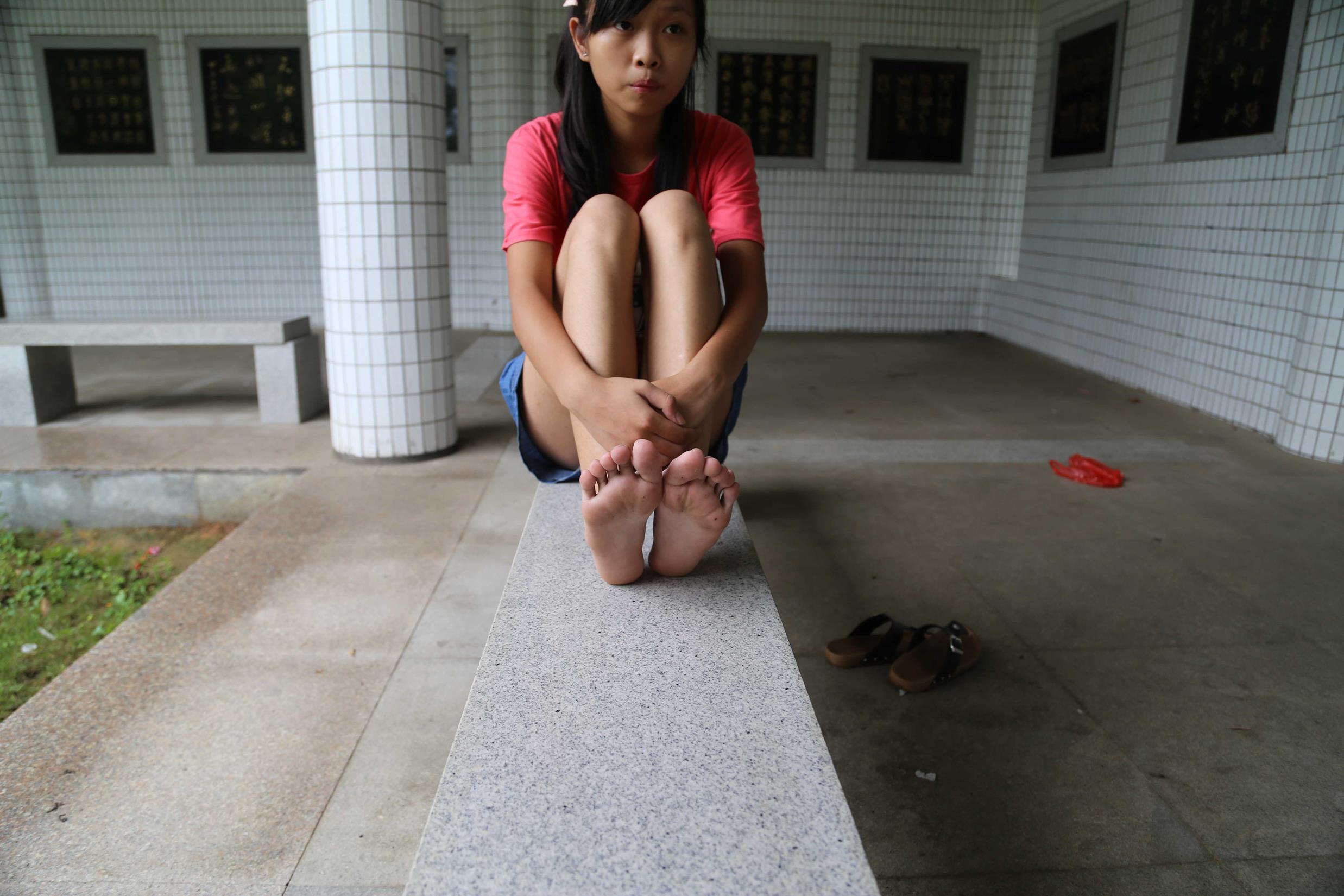 图片[15]-自由摄影 No.274 公园约拍中学女孩嫩脚 [32P] – 速更版-美库