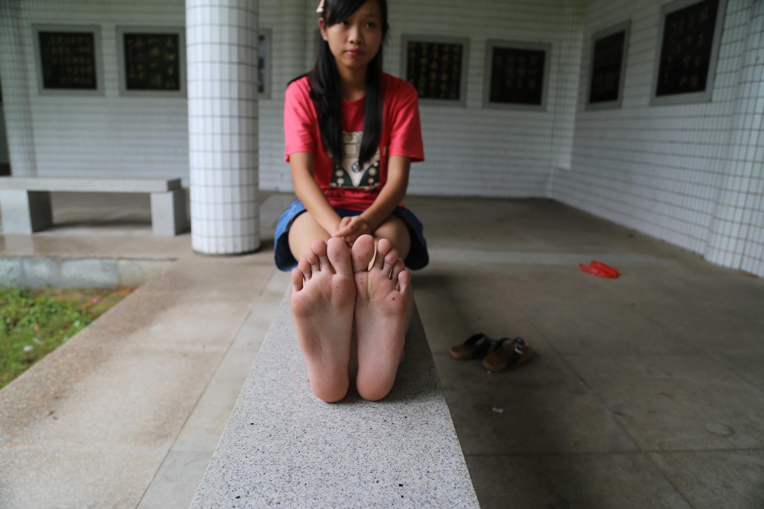 图片[18]-自由摄影 No.274 公园约拍中学女孩嫩脚 [32P] – 速更版-美库