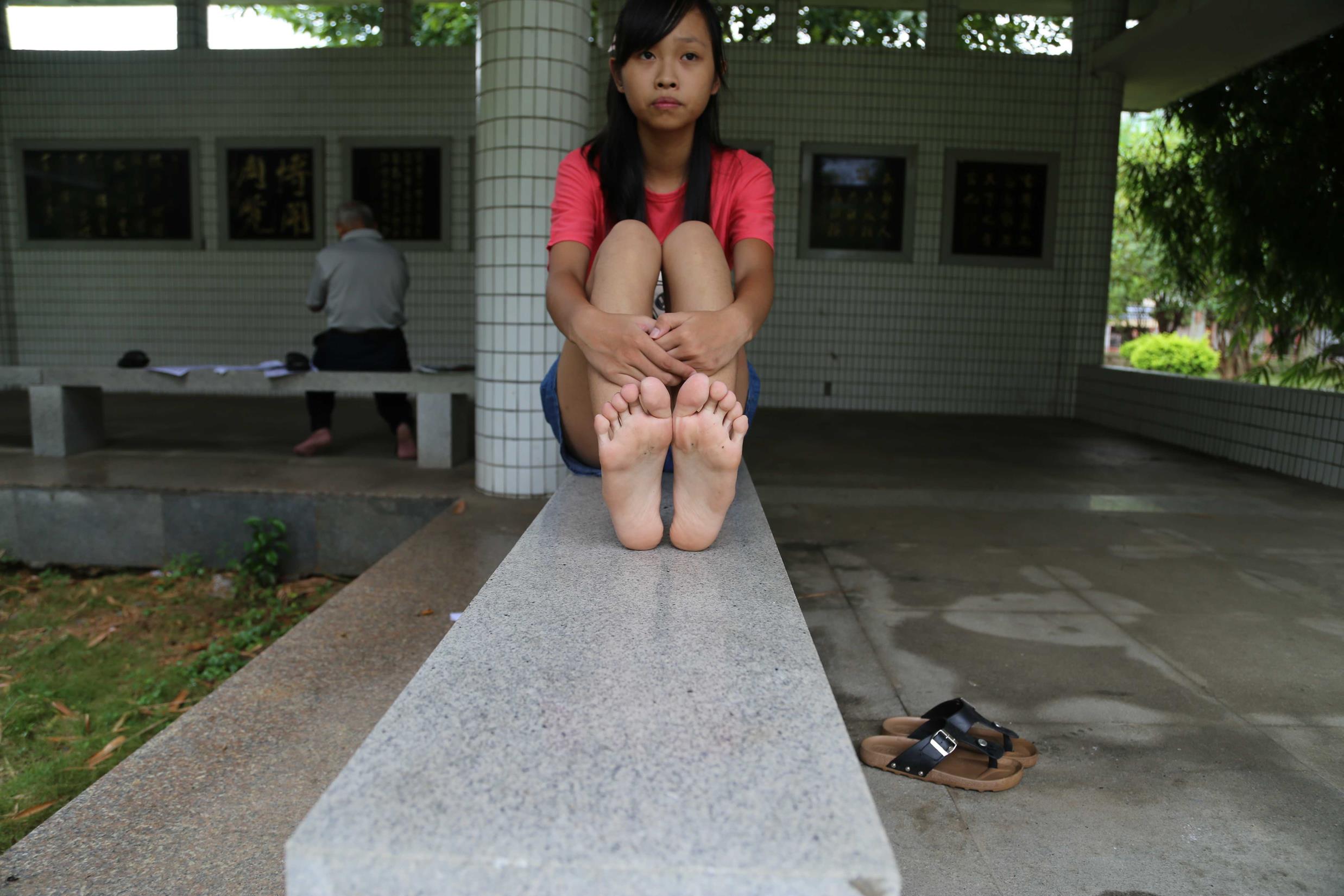 图片[29]-自由摄影 No.274 公园约拍中学女孩嫩脚 [32P] – 速更版-美库