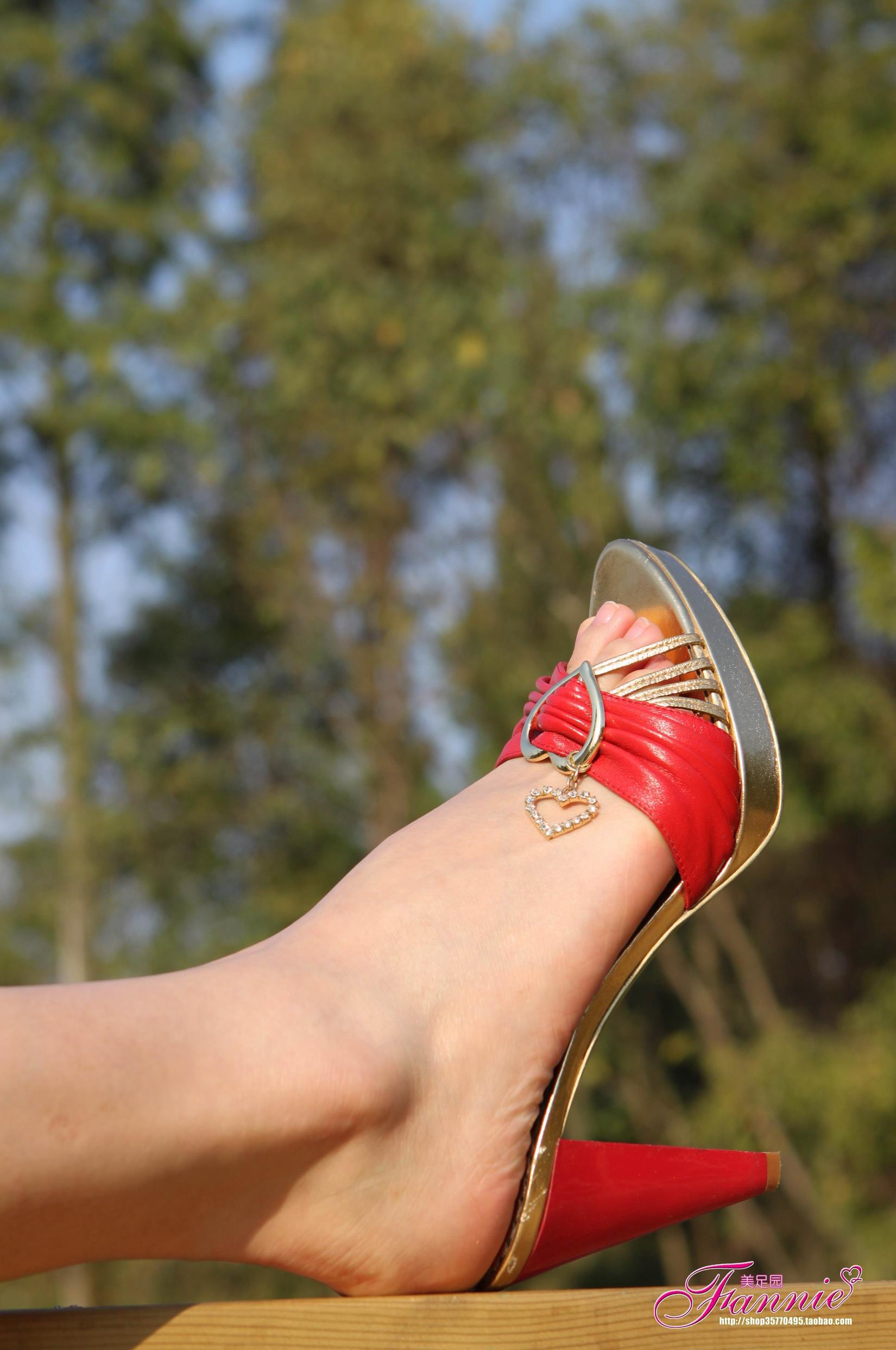 图片[18]-Fannie芬妮每足园 No.583 园林秋色 红色凉拖[73P] – 速更版-美库