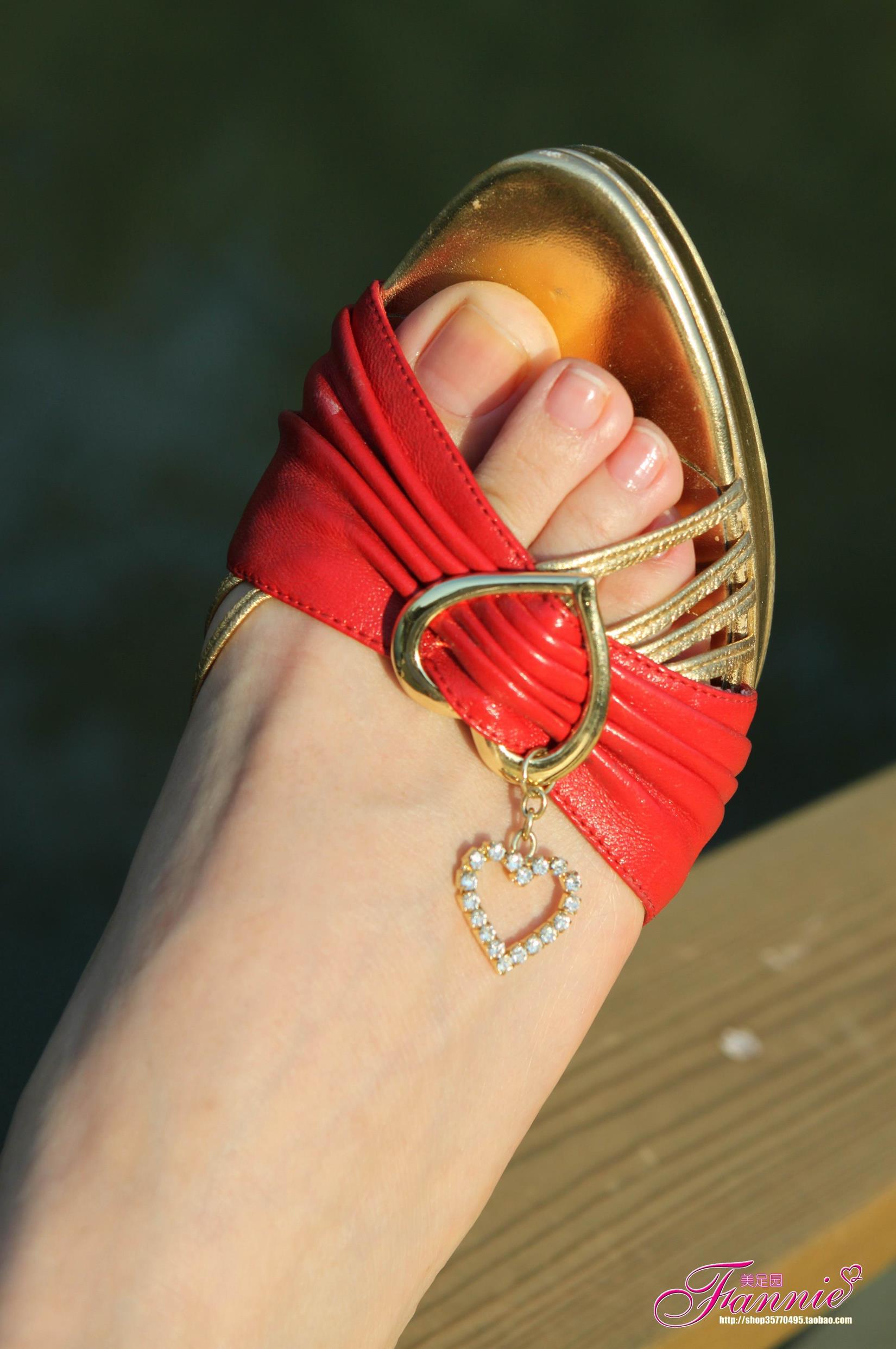 图片[19]-Fannie芬妮每足园 No.583 园林秋色 红色凉拖[73P] – 速更版-美库