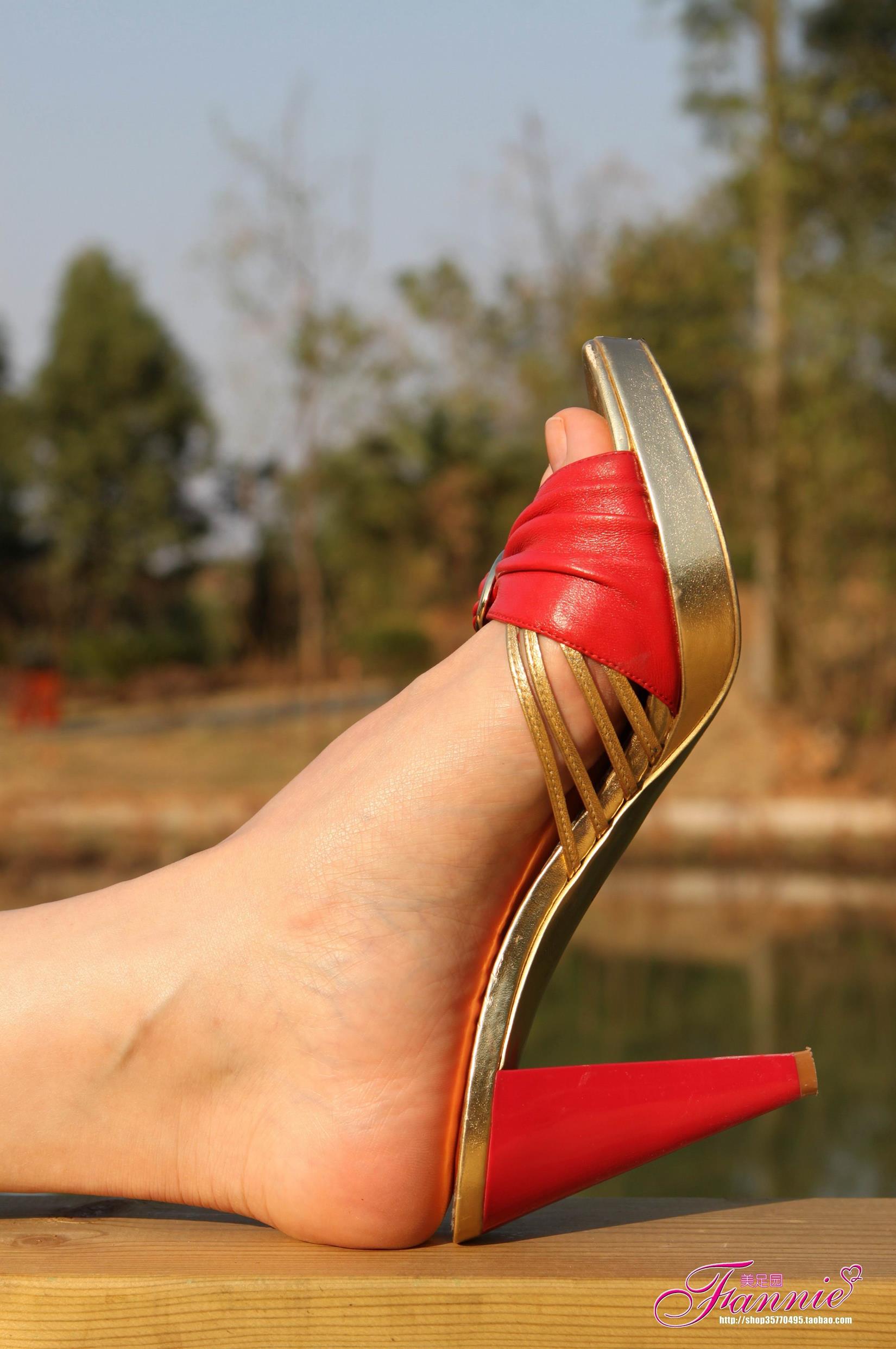 图片[27]-Fannie芬妮每足园 No.583 园林秋色 红色凉拖[73P] – 速更版-美库