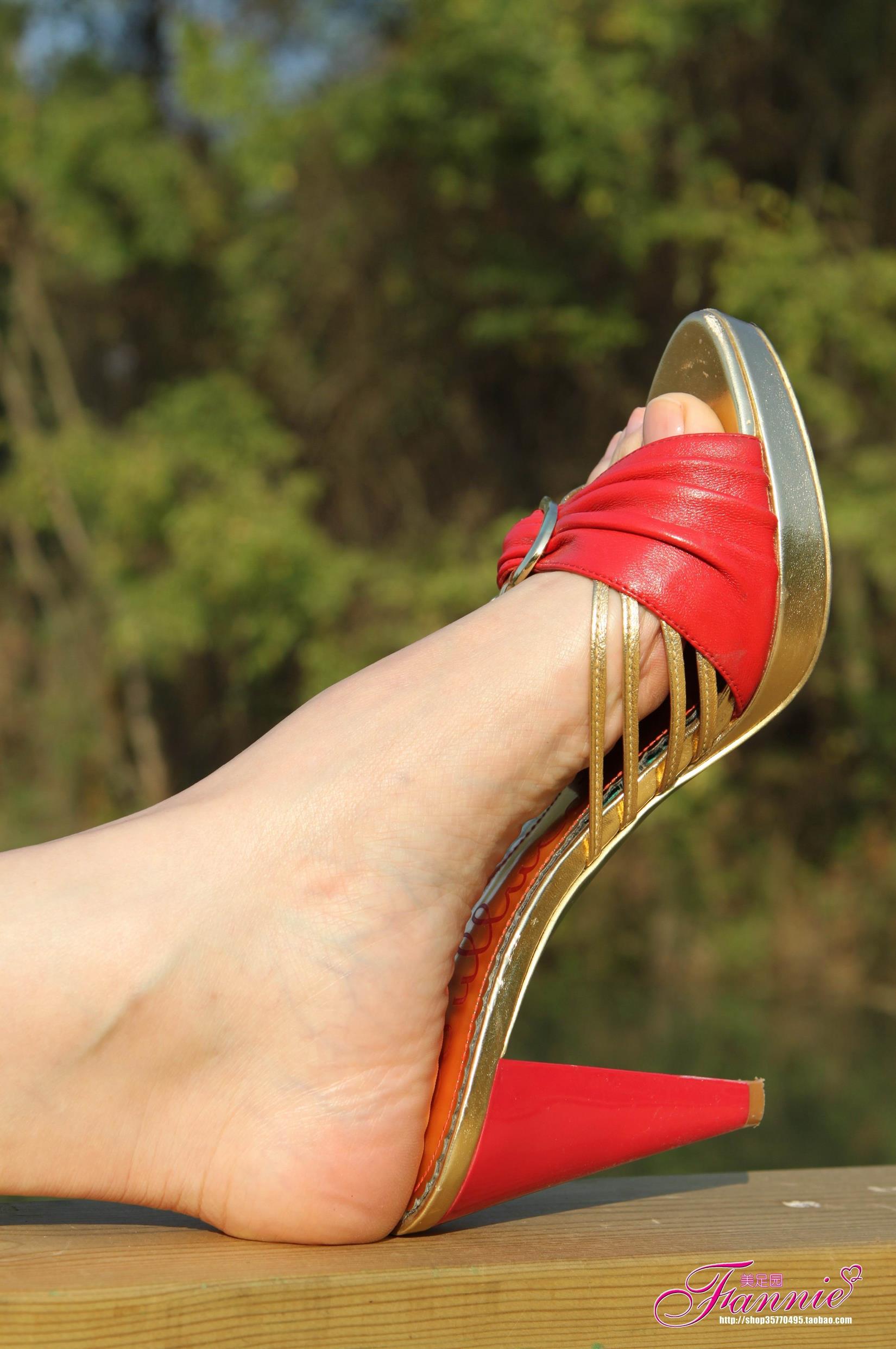 图片[28]-Fannie芬妮每足园 No.583 园林秋色 红色凉拖[73P] – 速更版-美库