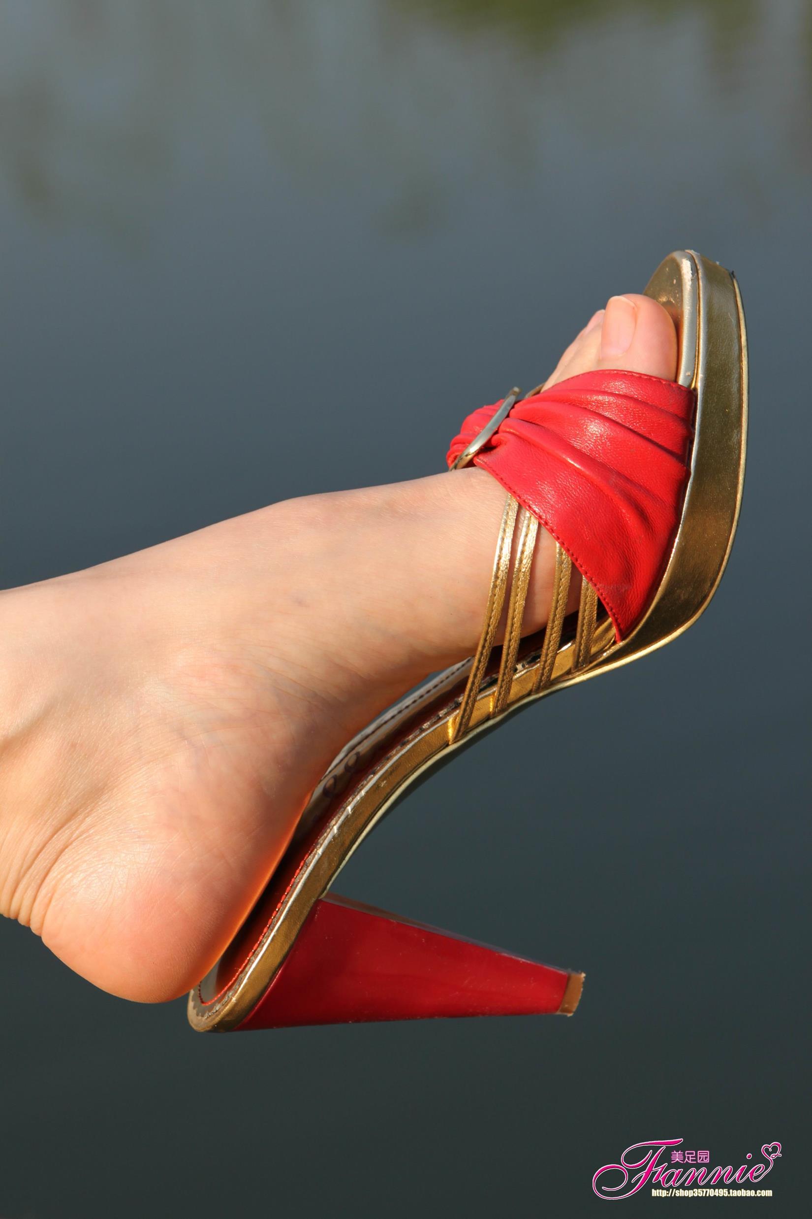 图片[33]-Fannie芬妮每足园 No.583 园林秋色 红色凉拖[73P] – 速更版-美库