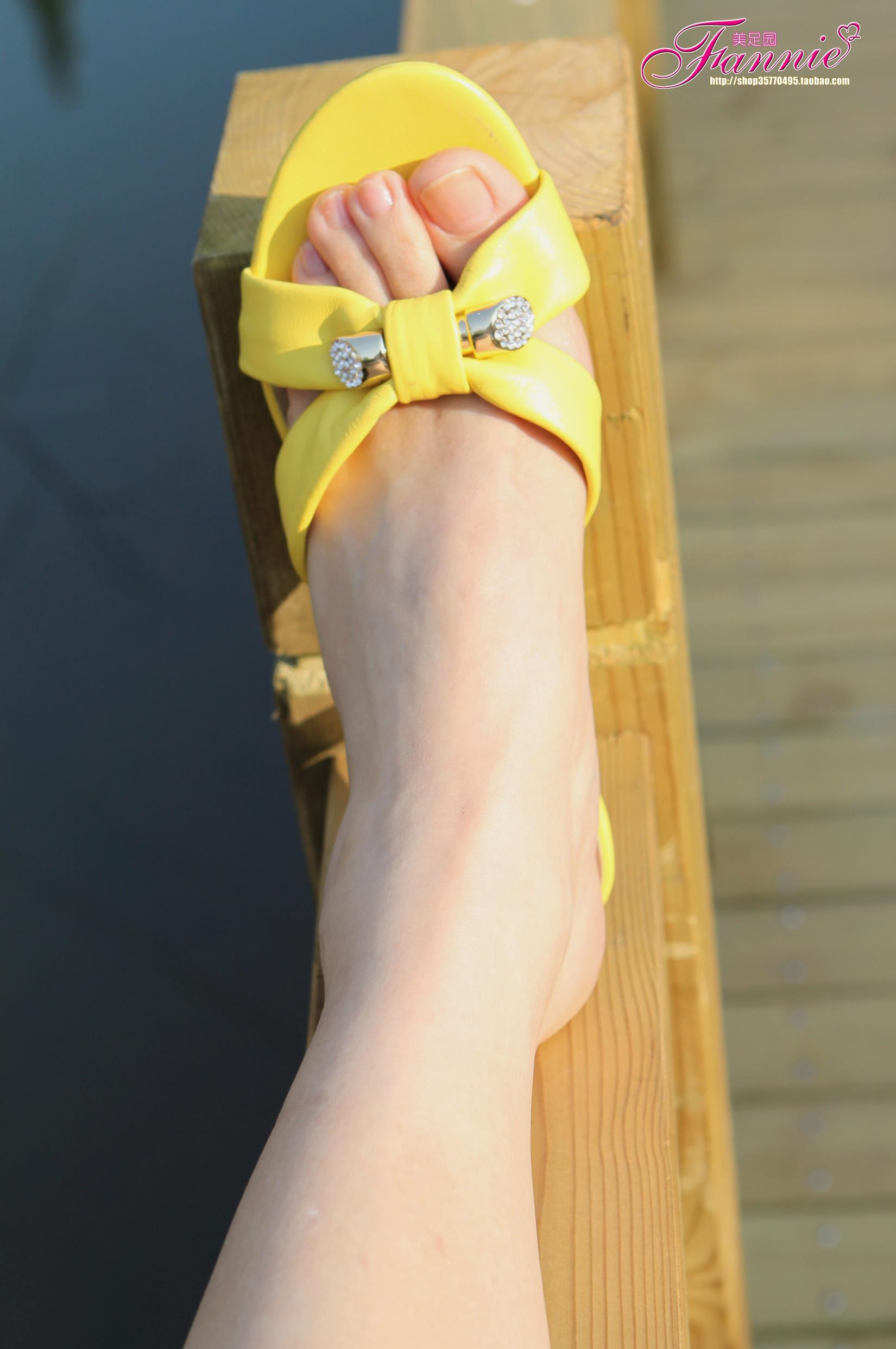 图片[22]-Fannie芬妮每足园 No.584 园林秋色 黄拖裸足[47P] – 速更版-美库