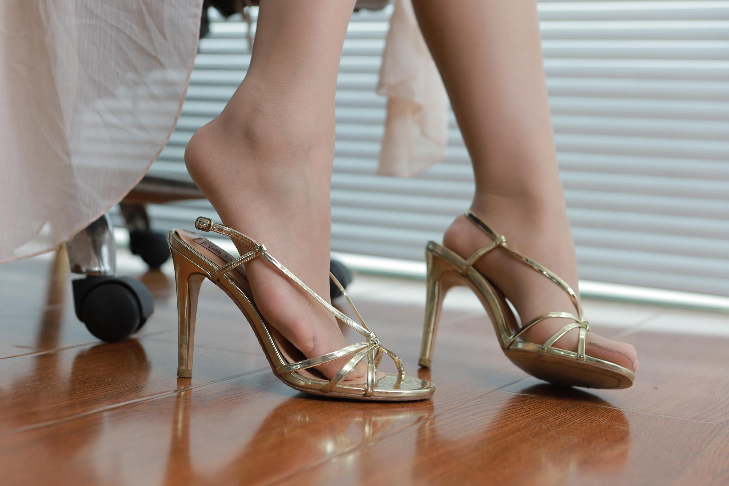 图片[14]-[IESS异思趣向] 2024.07.02 丝享家1783：小婕《藕粉吊带裙》[78P] – 速更版-美库